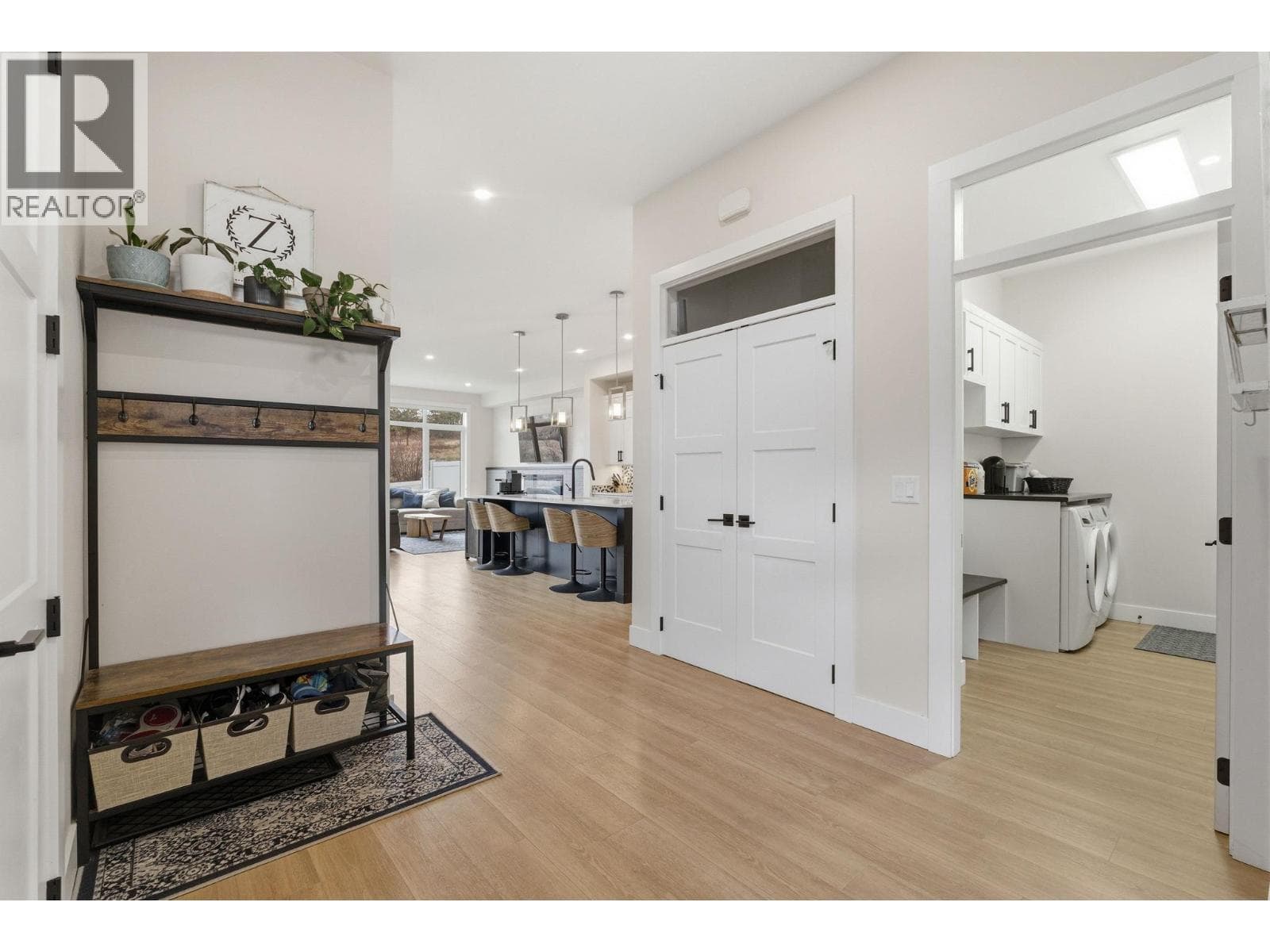 3355 Hawks Crescent, Interior REALTORS® — photo 5