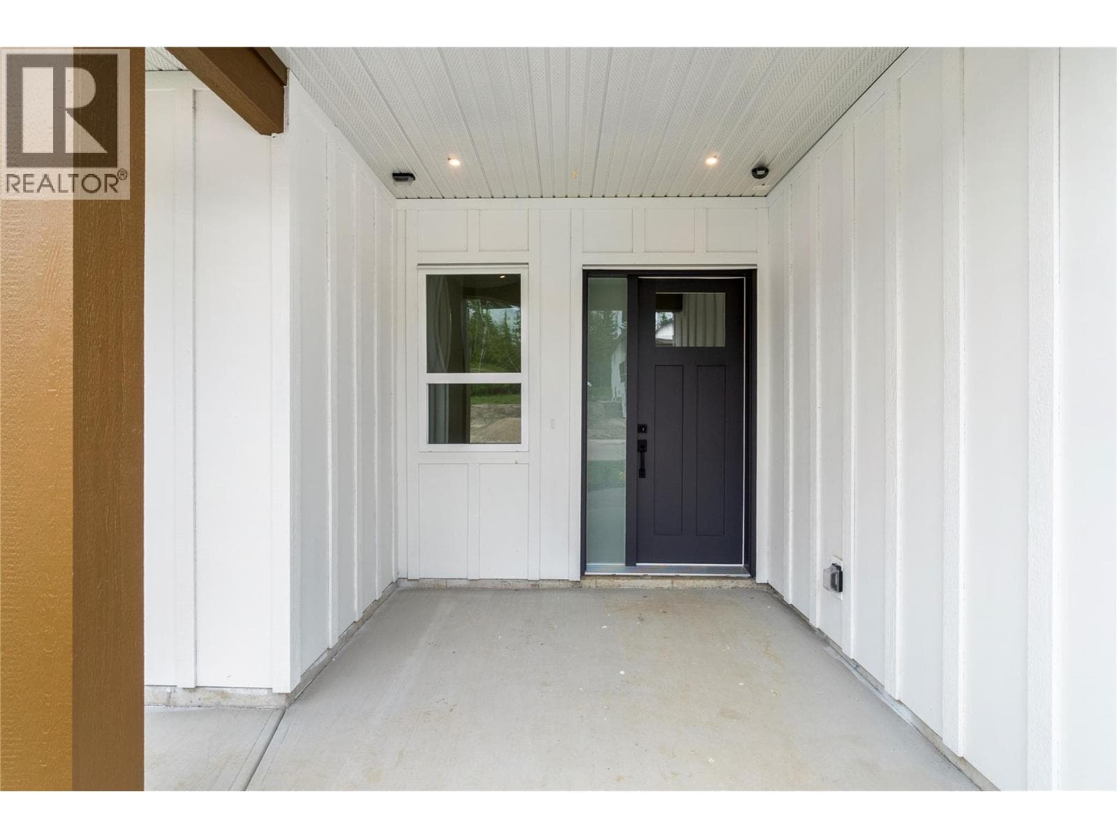 6840 42 Street NE, Interior REALTORS® — photo 2