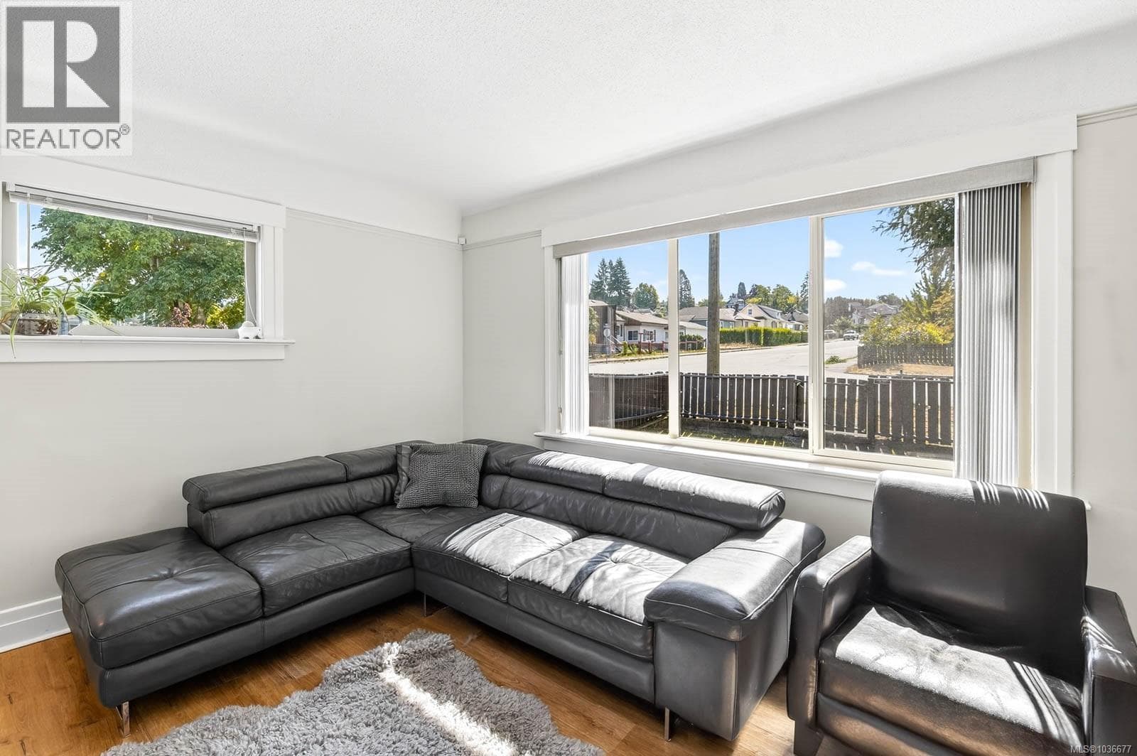 4703 STRATHERN STREET, Vancouver Island