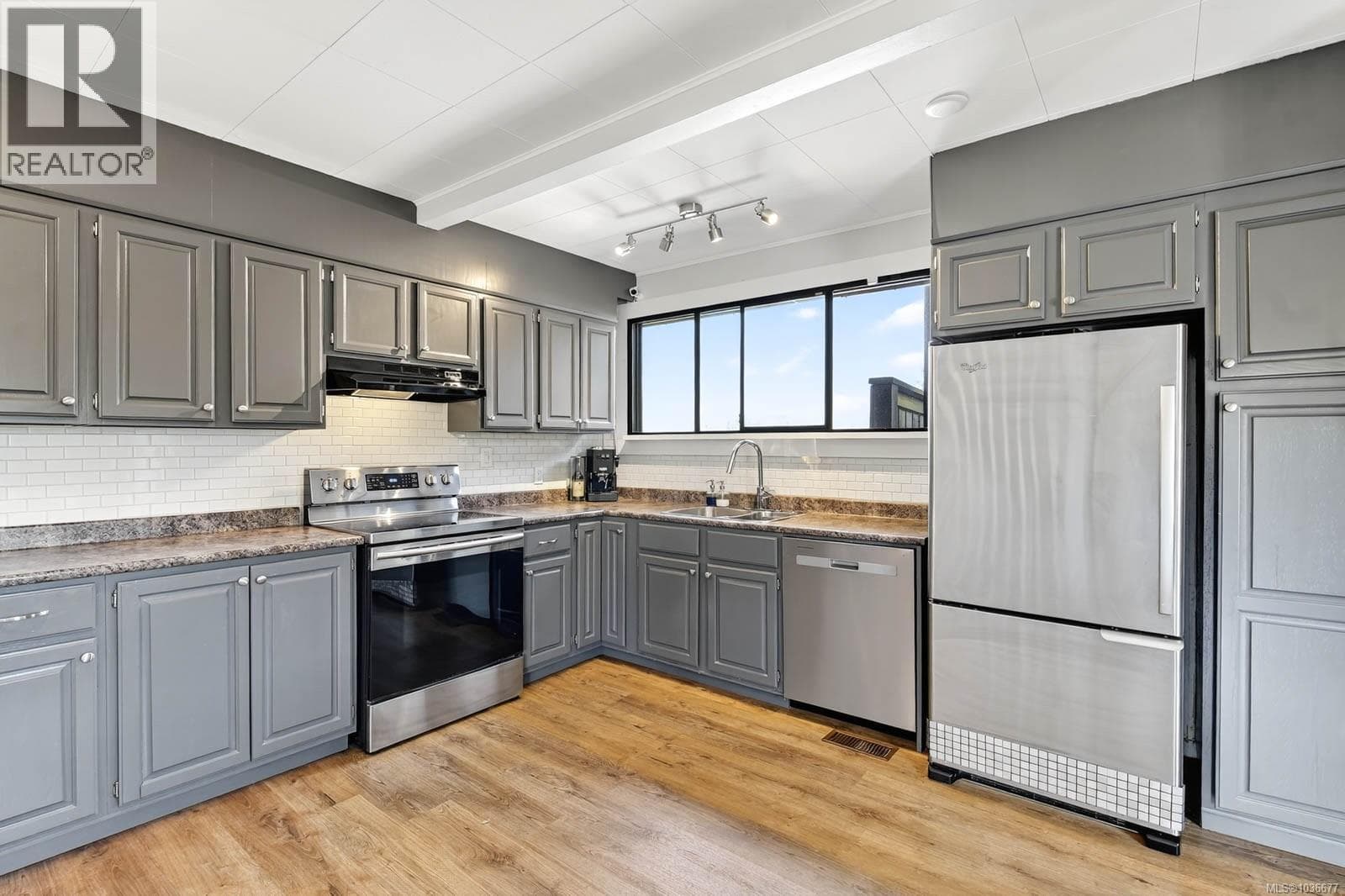 4703 STRATHERN STREET, Vancouver Island — photo 5