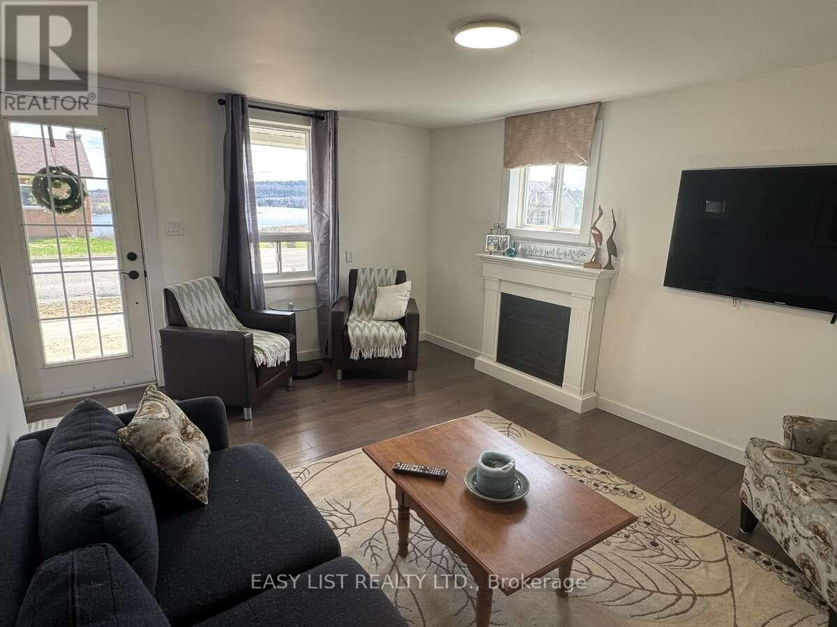 104 SIBERIA ROAD, Ottawa — photo 3