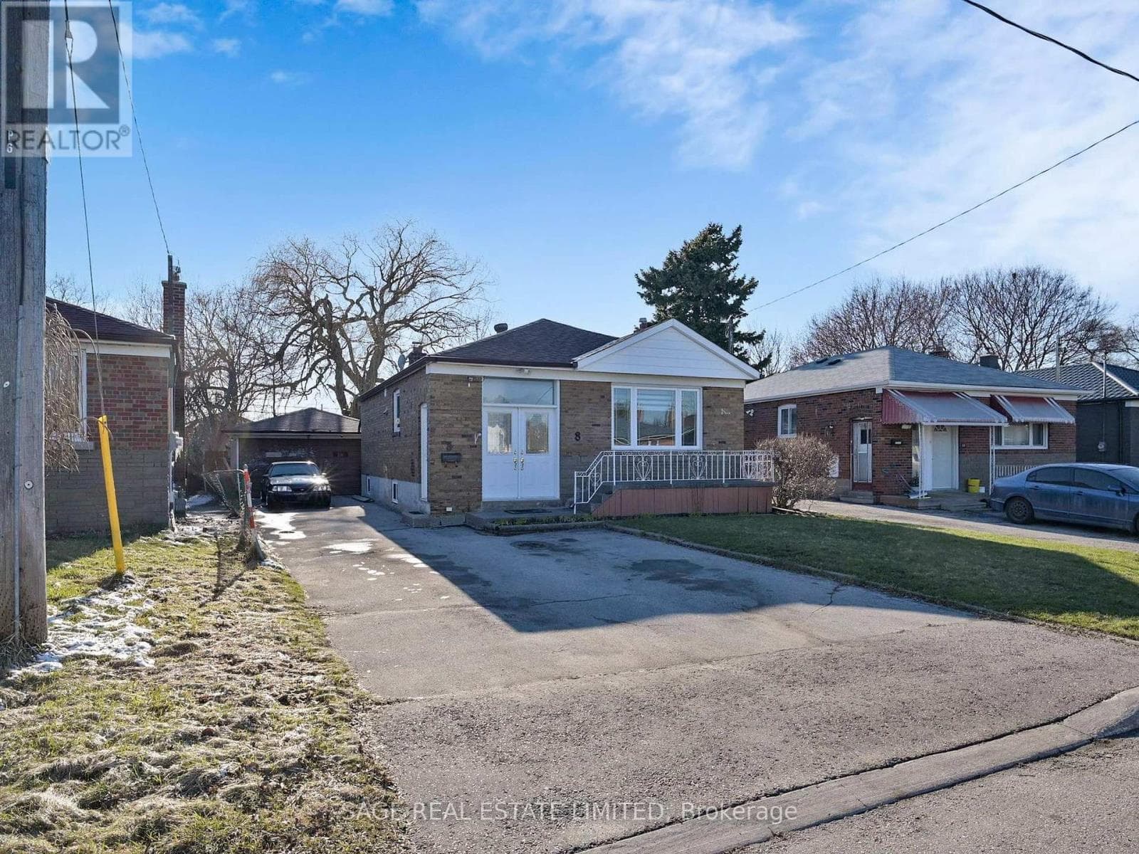 8 LOMBARDY CRESCENT, Toronto — photo 5