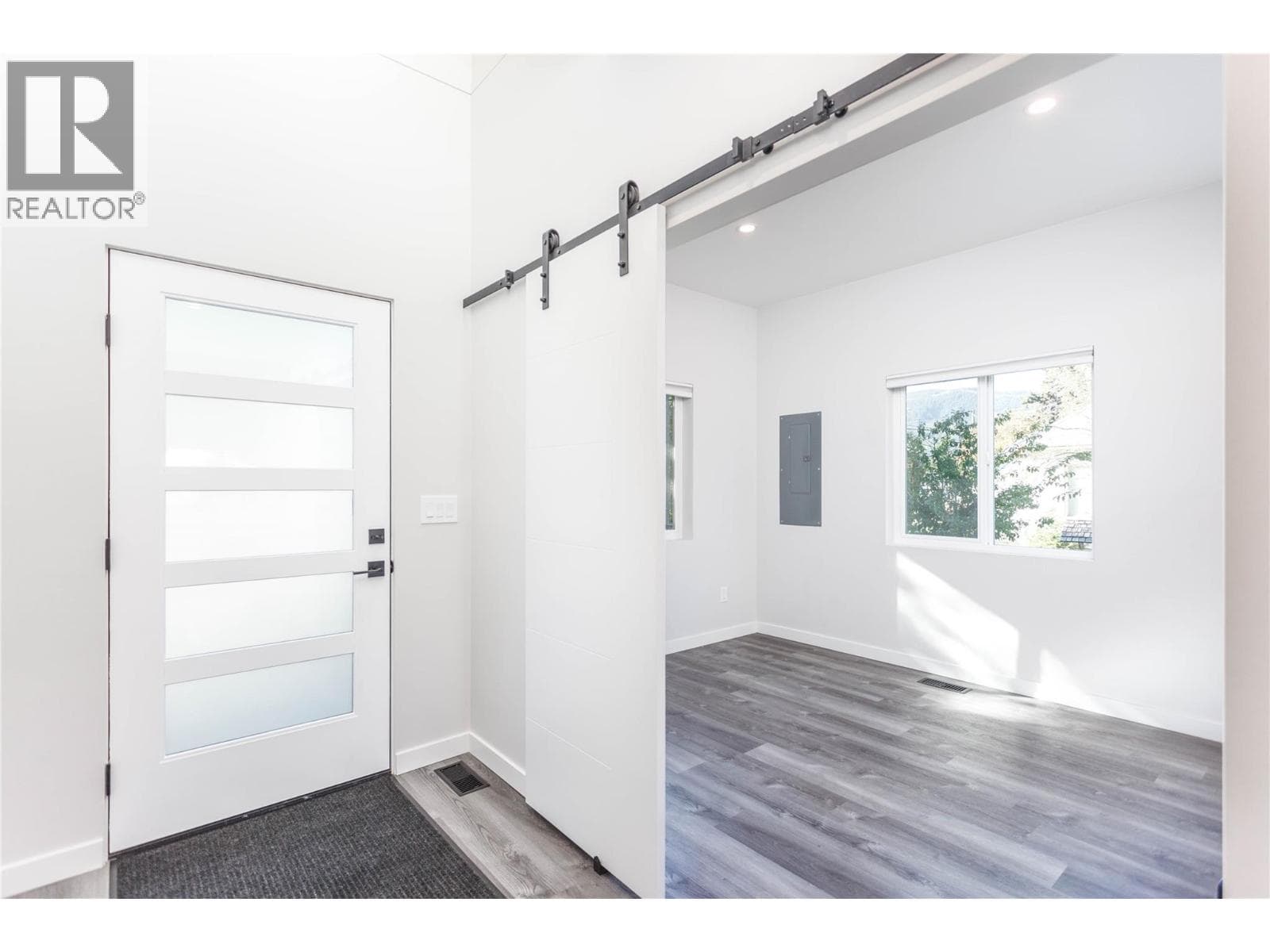 2253 SHUSWAP AVENUE, Interior REALTORS® — photo 5