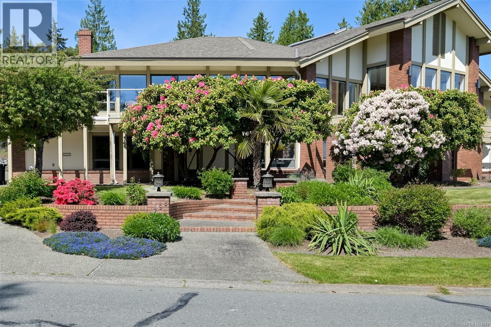 8798 Forest Park Dr, Victoria — photo 4