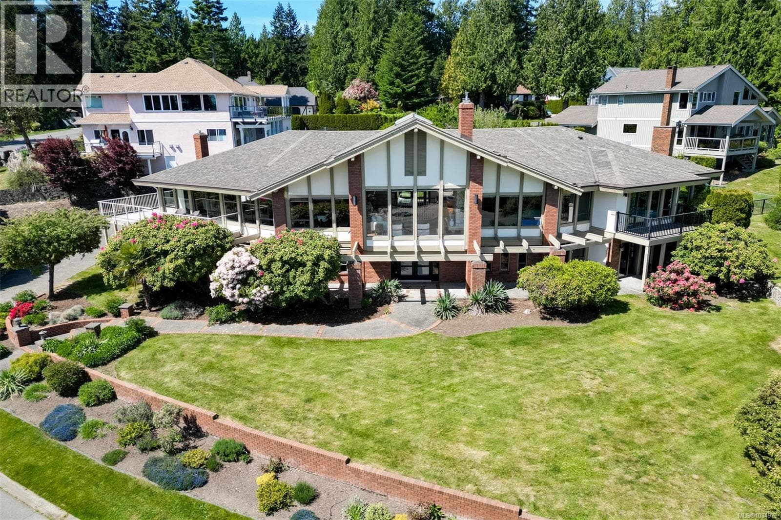 8798 Forest Park Dr, Victoria — photo 3