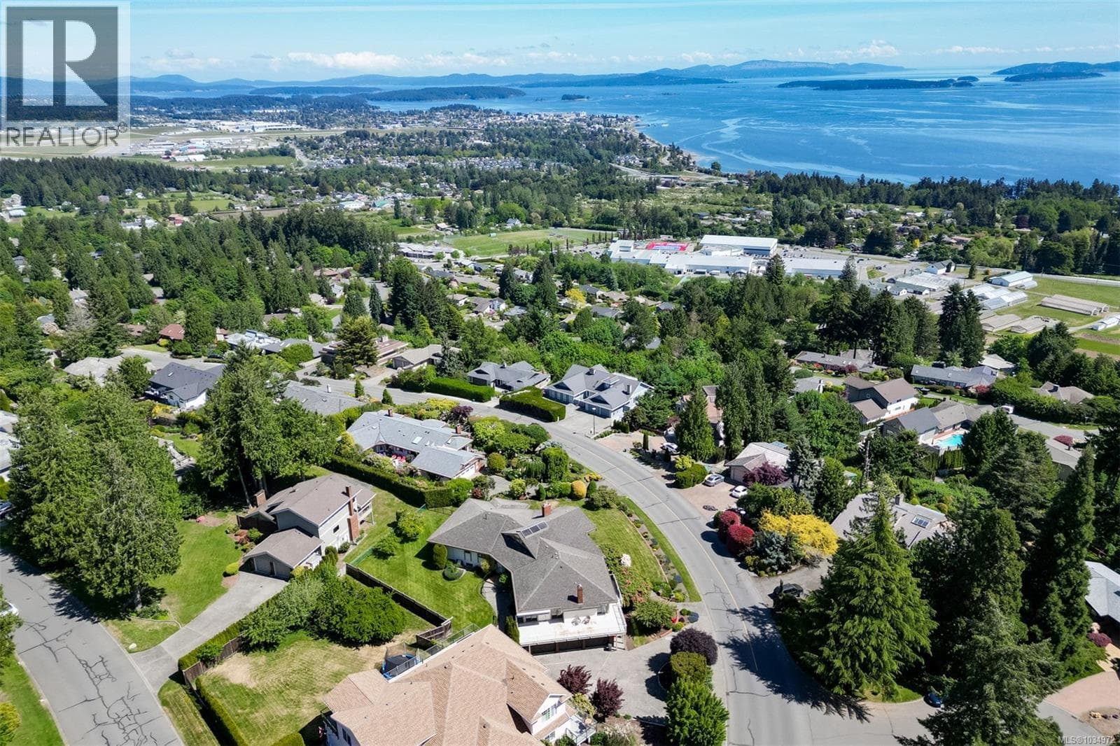 8798 Forest Park Dr, Victoria — photo 2