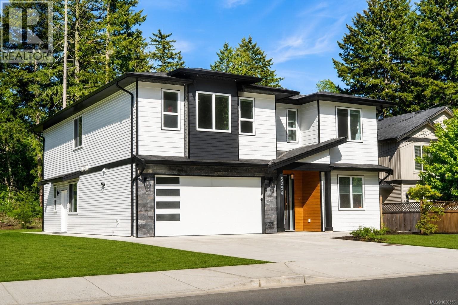5254 SHERBOURNE DRIVE, Vancouver Island — photo 2