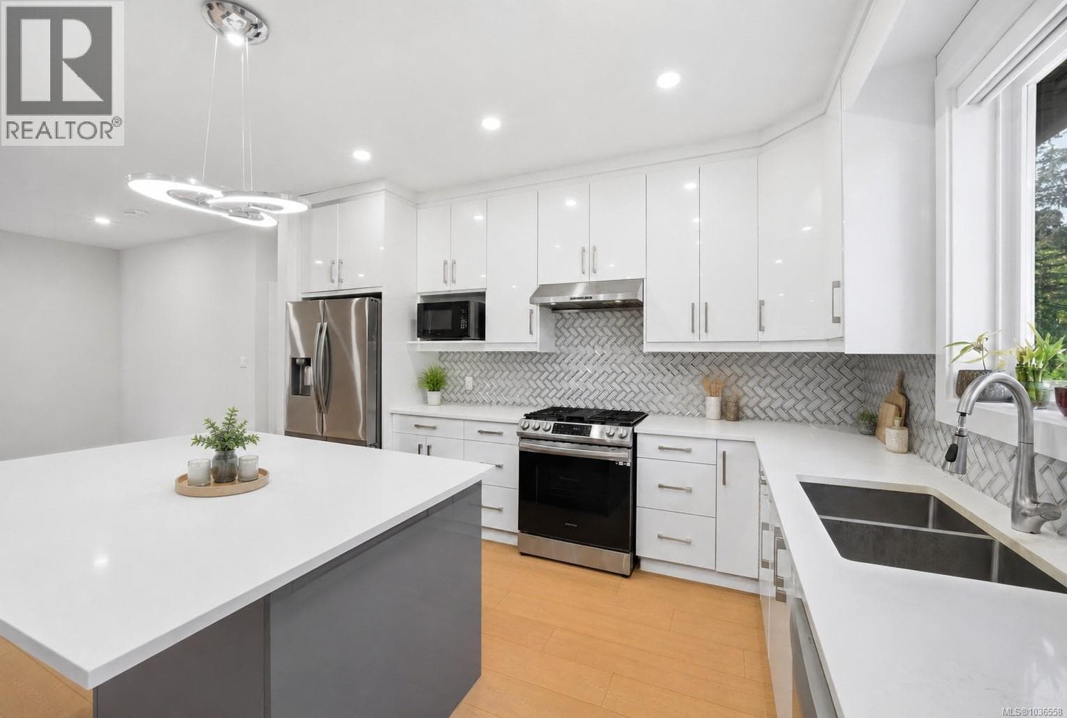 5254 SHERBOURNE DRIVE, Vancouver Island — photo 5