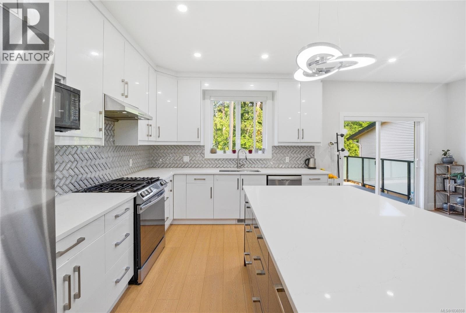 5254 SHERBOURNE DRIVE, Vancouver Island — photo 4