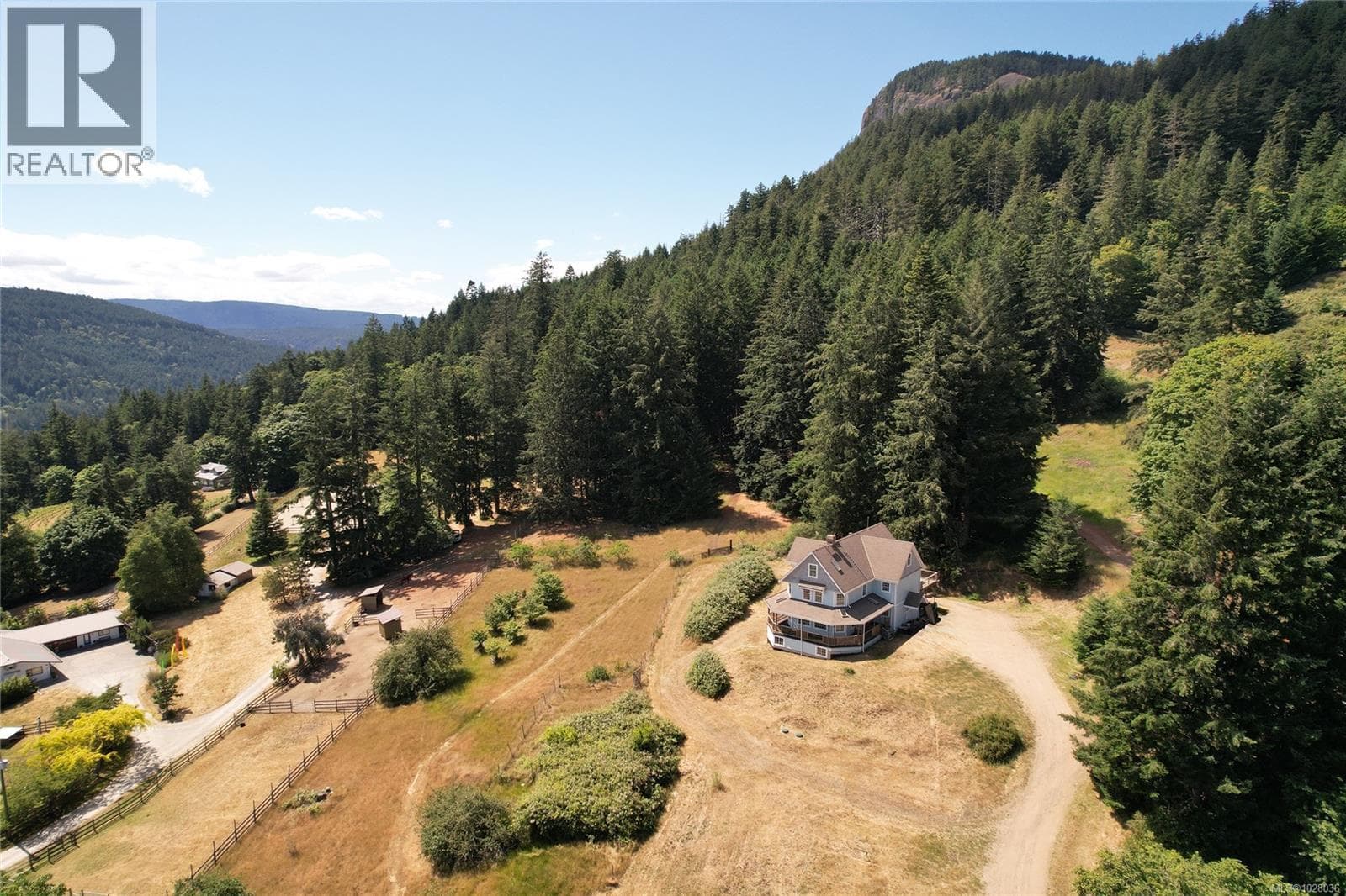 1832 Fulford-Ganges Rd, Victoria — photo 4
