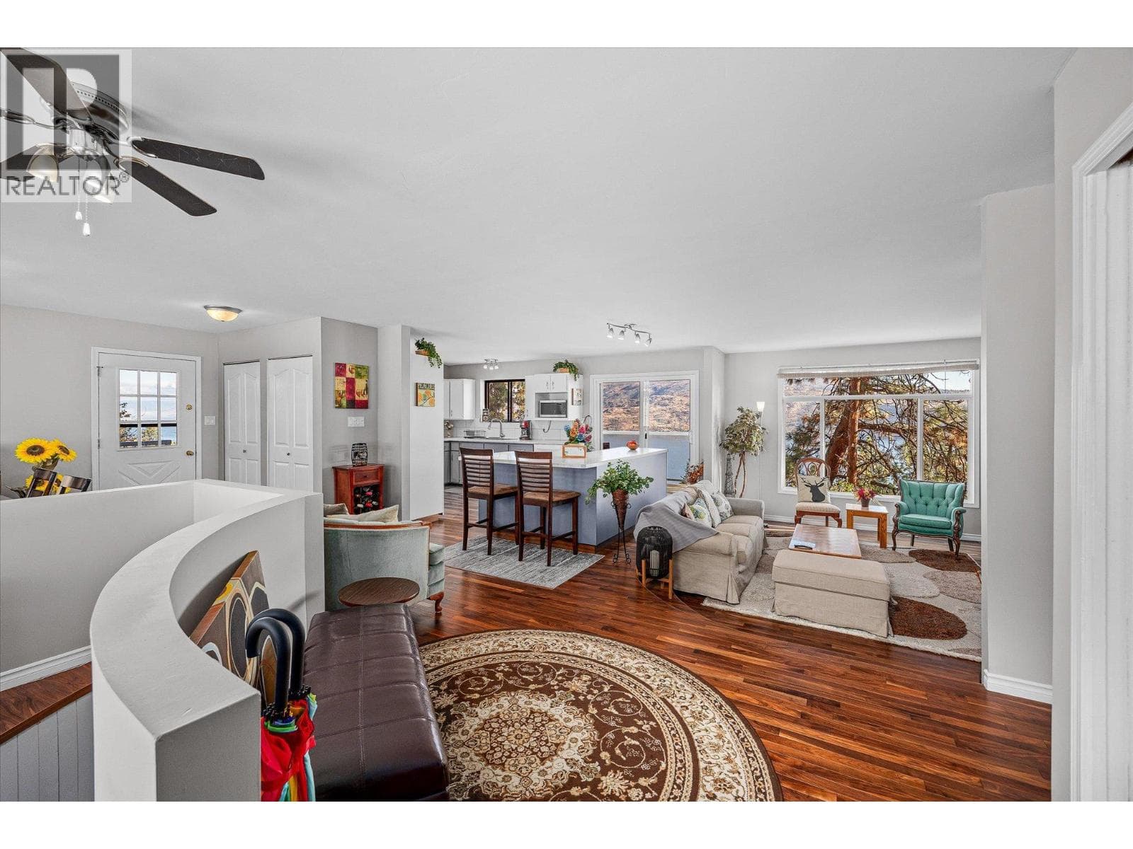 5821 Atkinson Crescent, Interior REALTORS® — photo 3