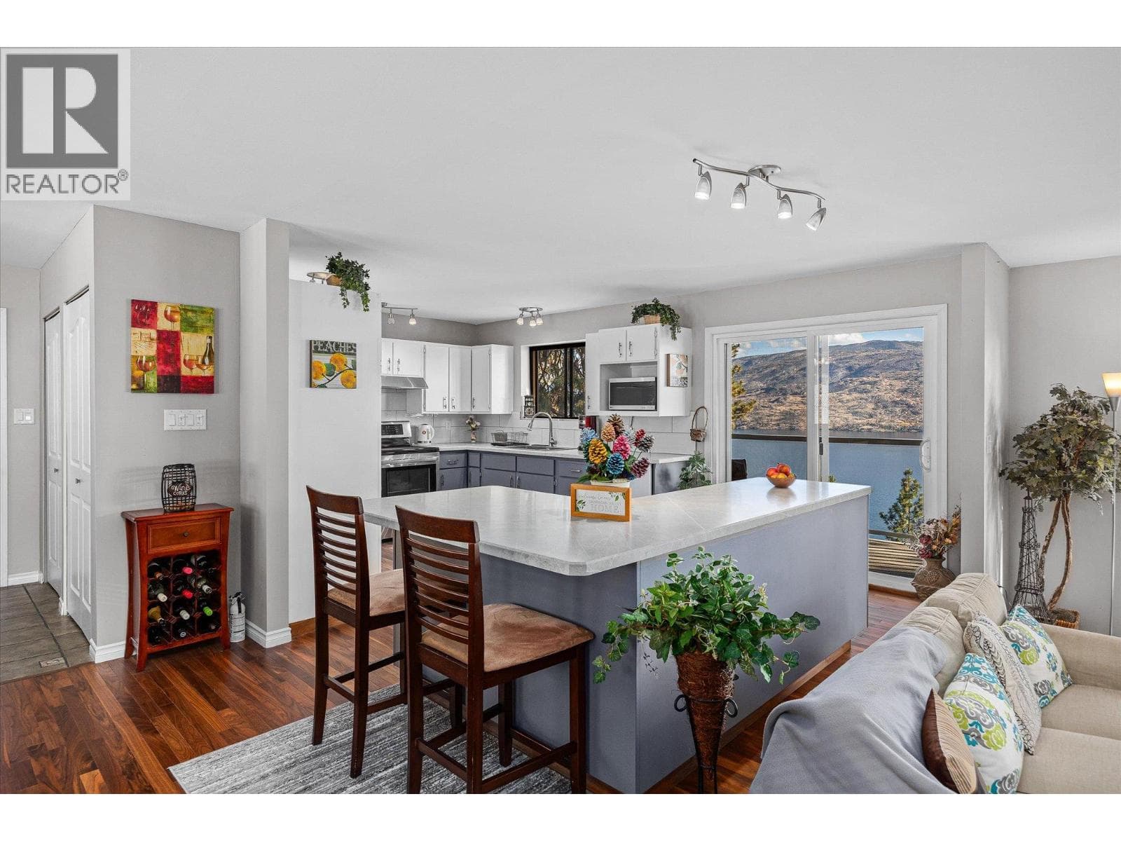 5821 Atkinson Crescent, Interior REALTORS® — photo 4