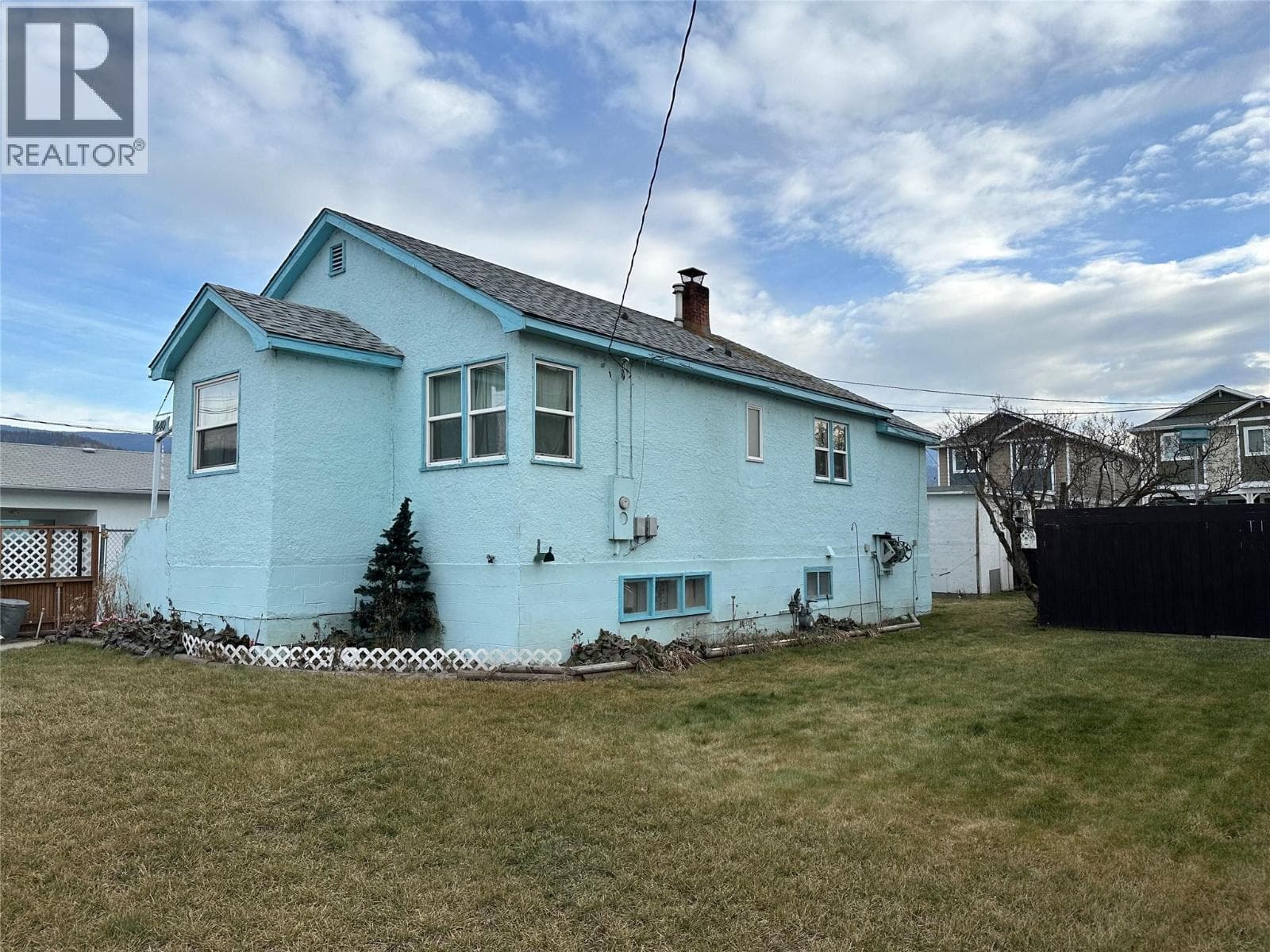 440 WESTMINSTER AVENUE WEST, Interior REALTORS® — photo 3