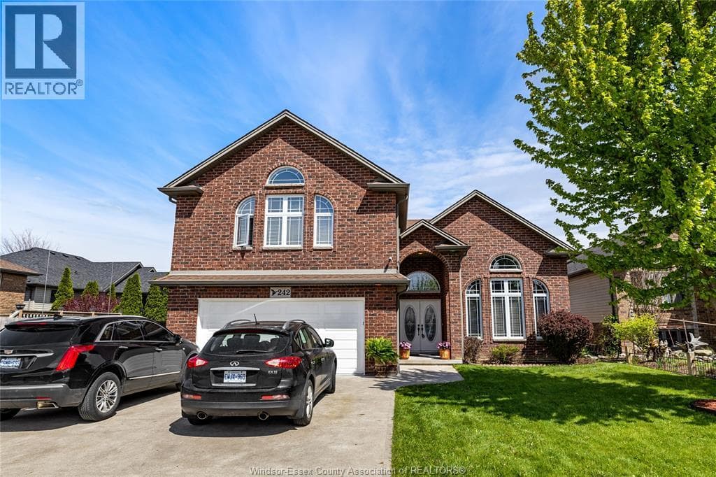242 DONALD CRESCENT, Windsor