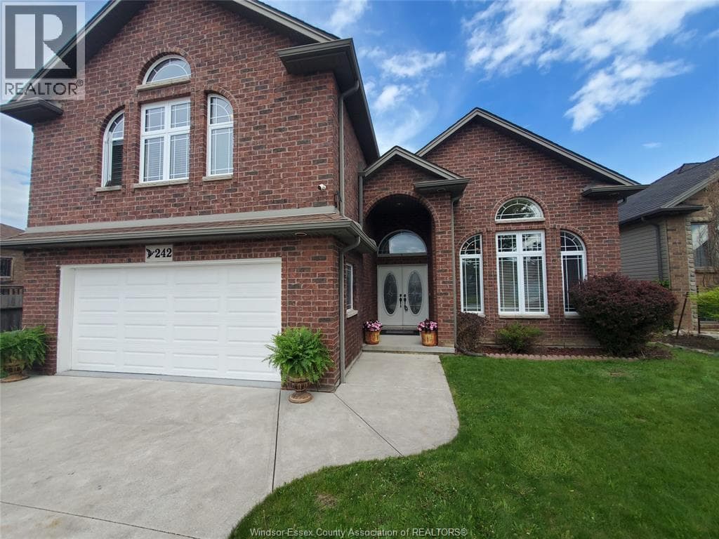 242 DONALD CRESCENT, Windsor — photo 2