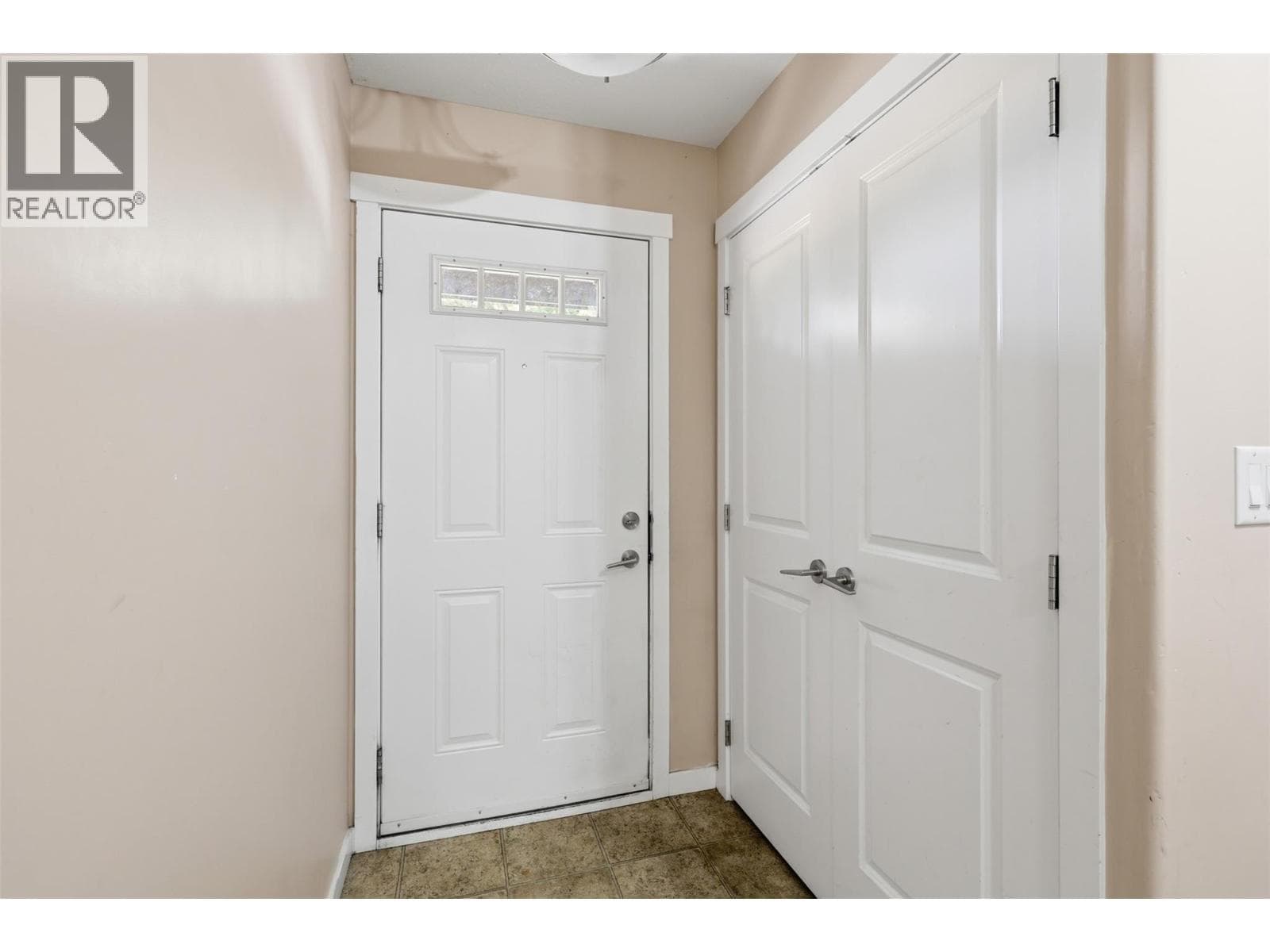 1741 TRANQUILLE Road Unit# 13, Interior REALTORS® — photo 3