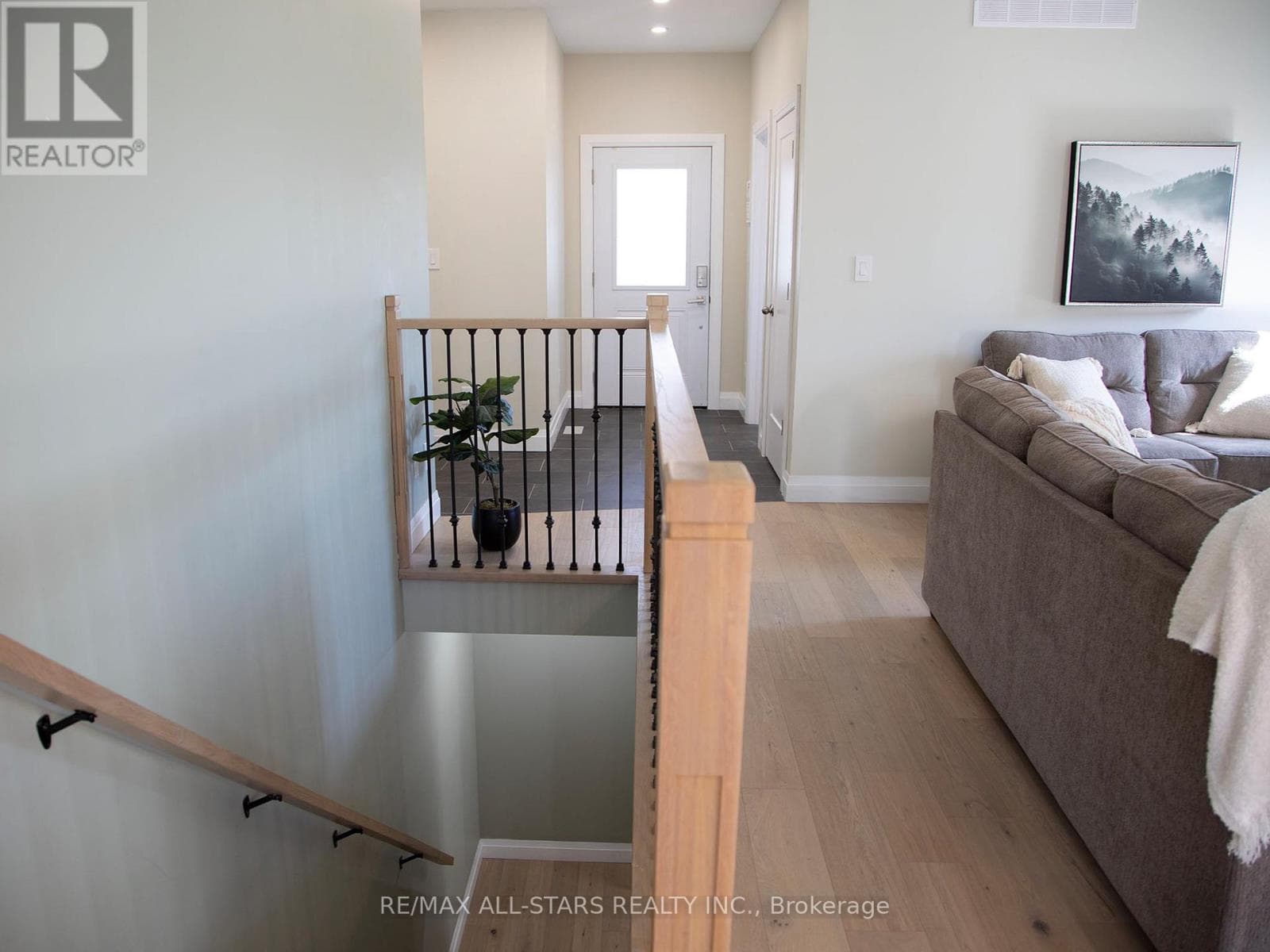 8 GEORGINA STREET, Toronto — photo 5