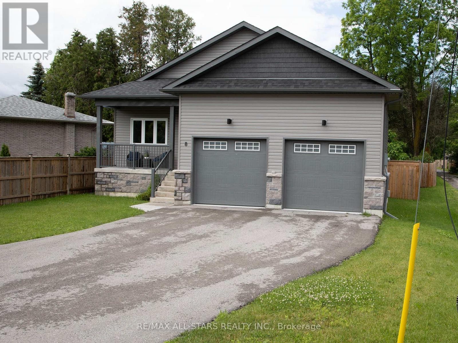 8 GEORGINA STREET, Toronto — photo 2
