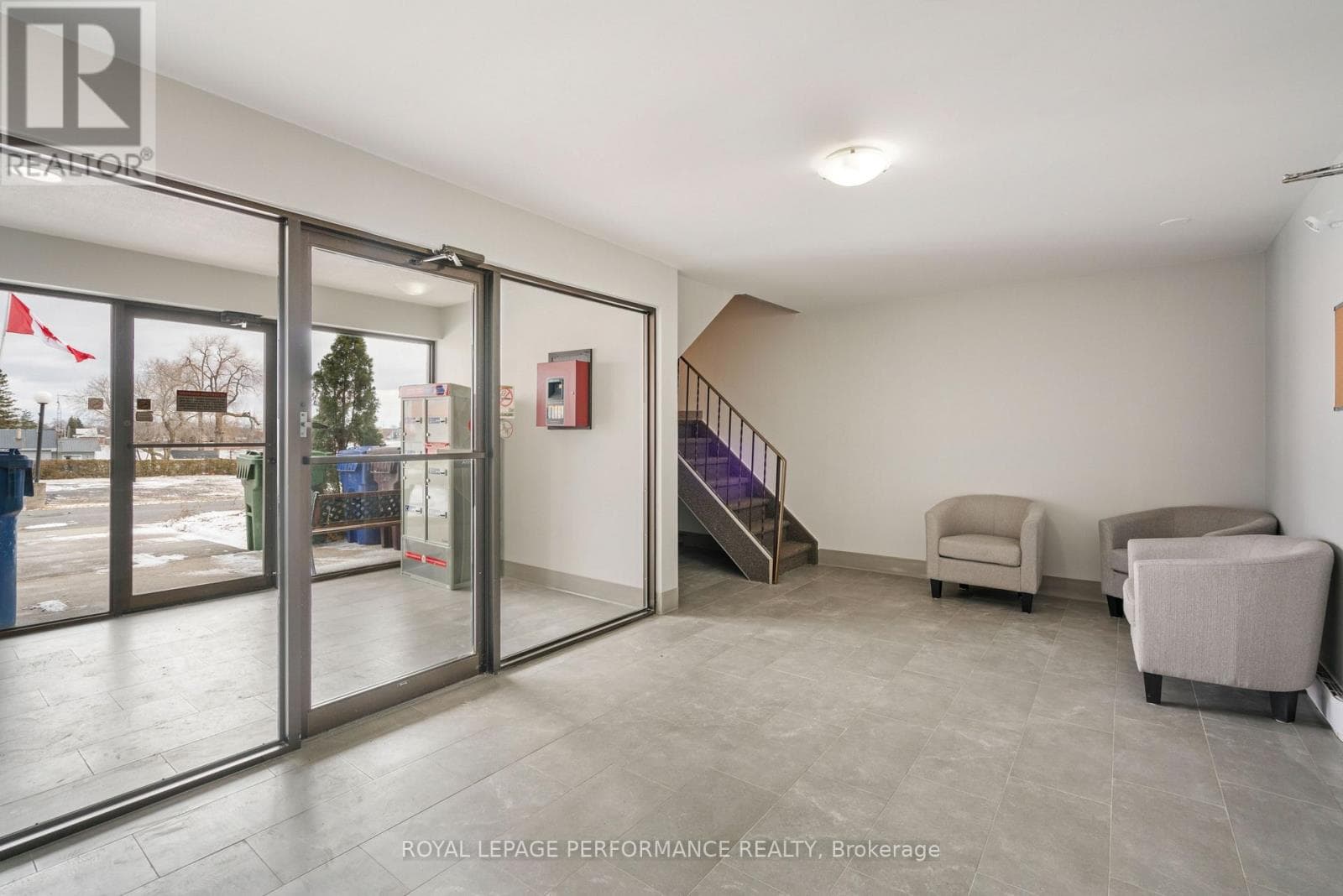 209 - 220 KENYON STREET W, Cornwall — photo 2