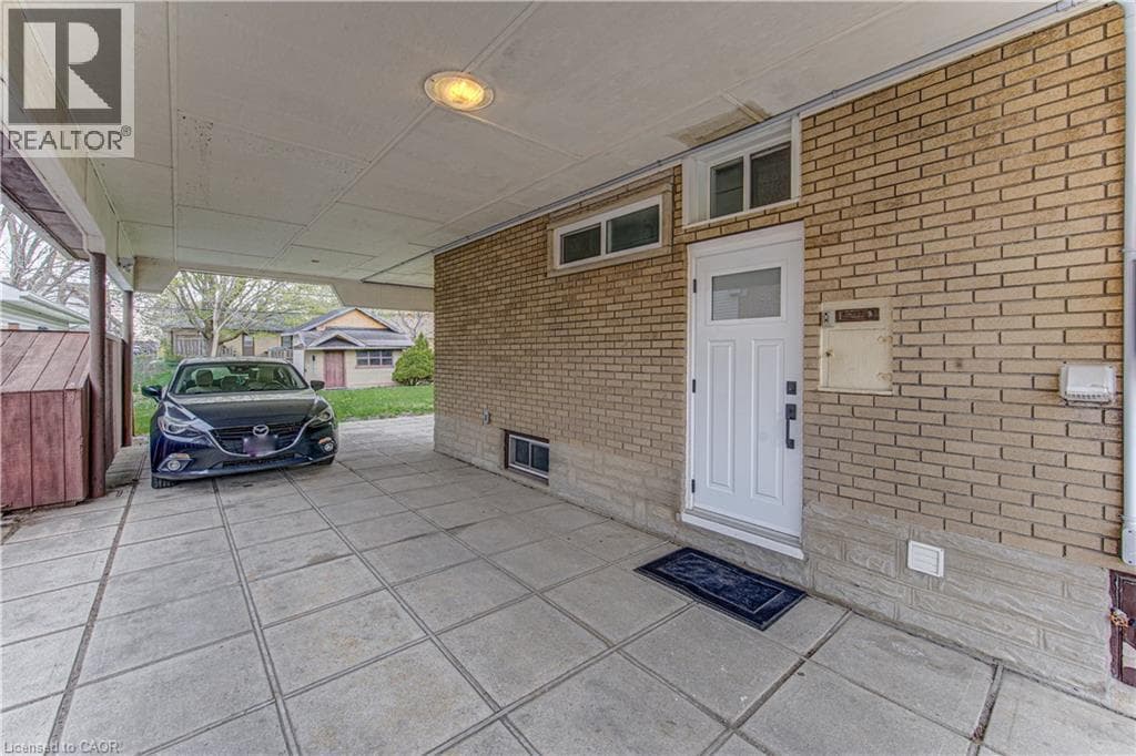 51 ROSEMOUNT DRIVE, Cornerstone — photo 4