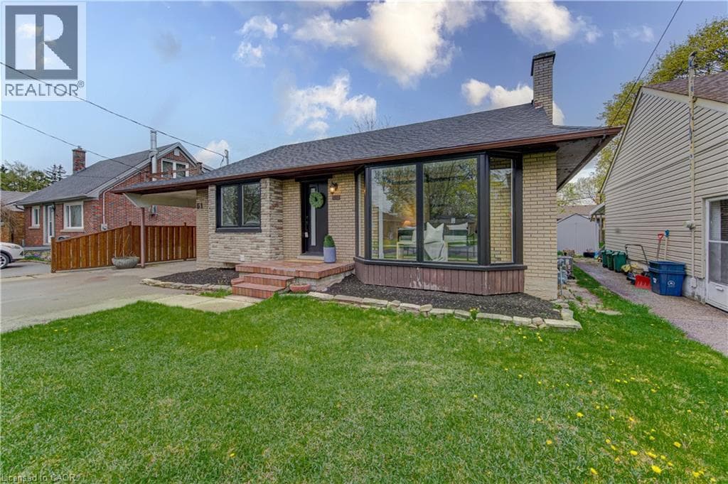 51 ROSEMOUNT DRIVE, Cornerstone — photo 2