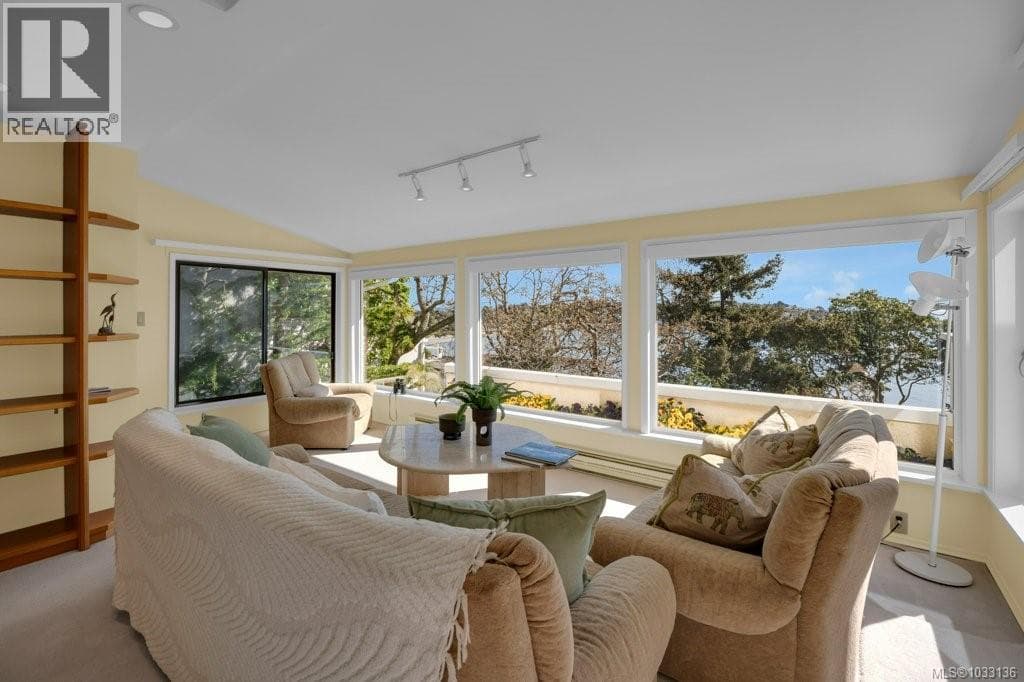 309 King George Terr, Victoria — photo 4