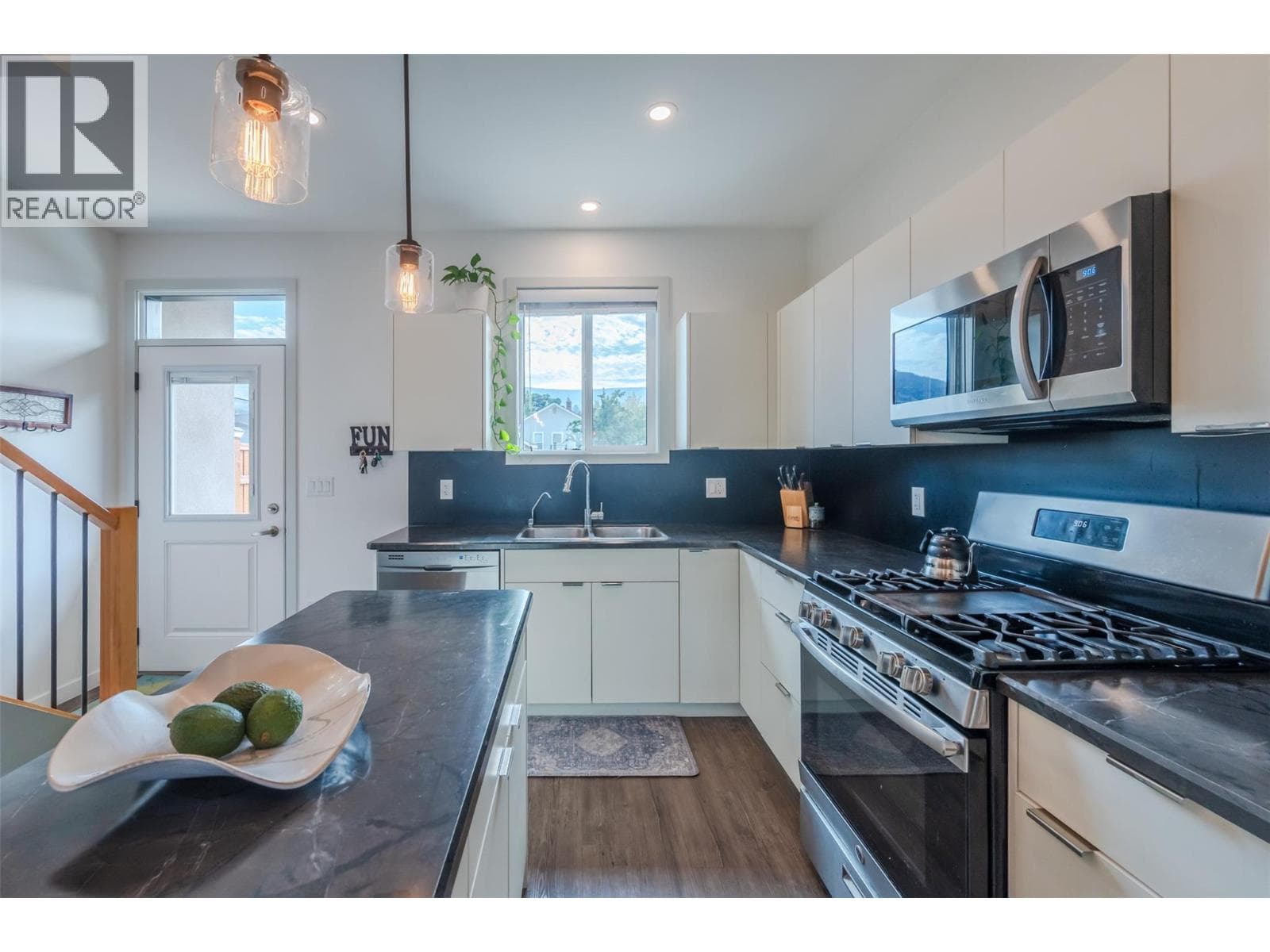 1228 GOVERNMENT STREET STREET UNIT 102, Interior REALTORS® — photo 4