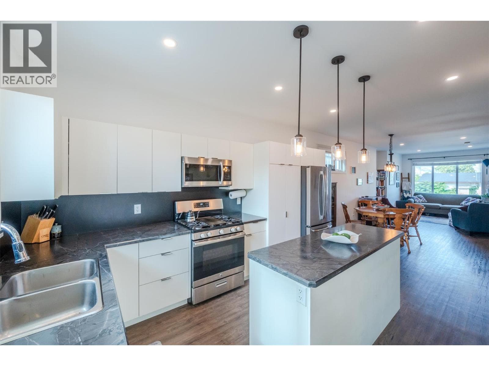 1228 GOVERNMENT STREET STREET UNIT 102, Interior REALTORS® — photo 2