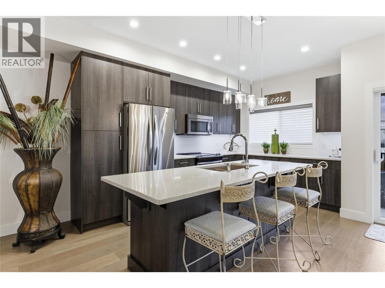 10 300 DRYSDALE BOULEVARD, Interior REALTORS® — photo 4