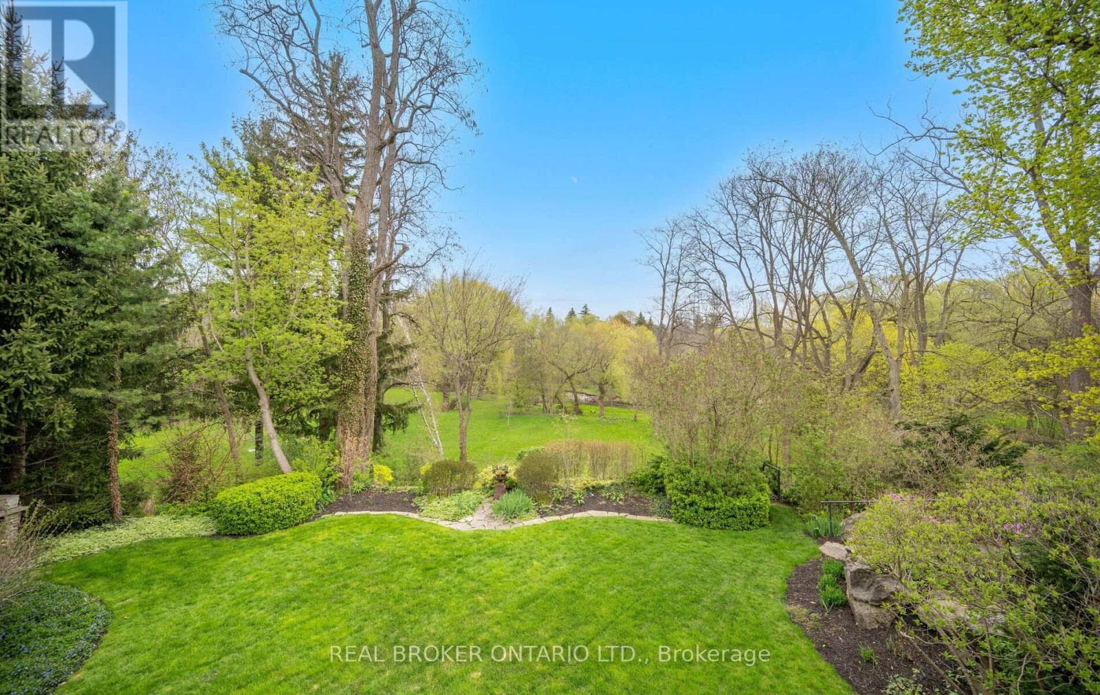 37 LORRAINE GARDENS, Toronto — photo 2