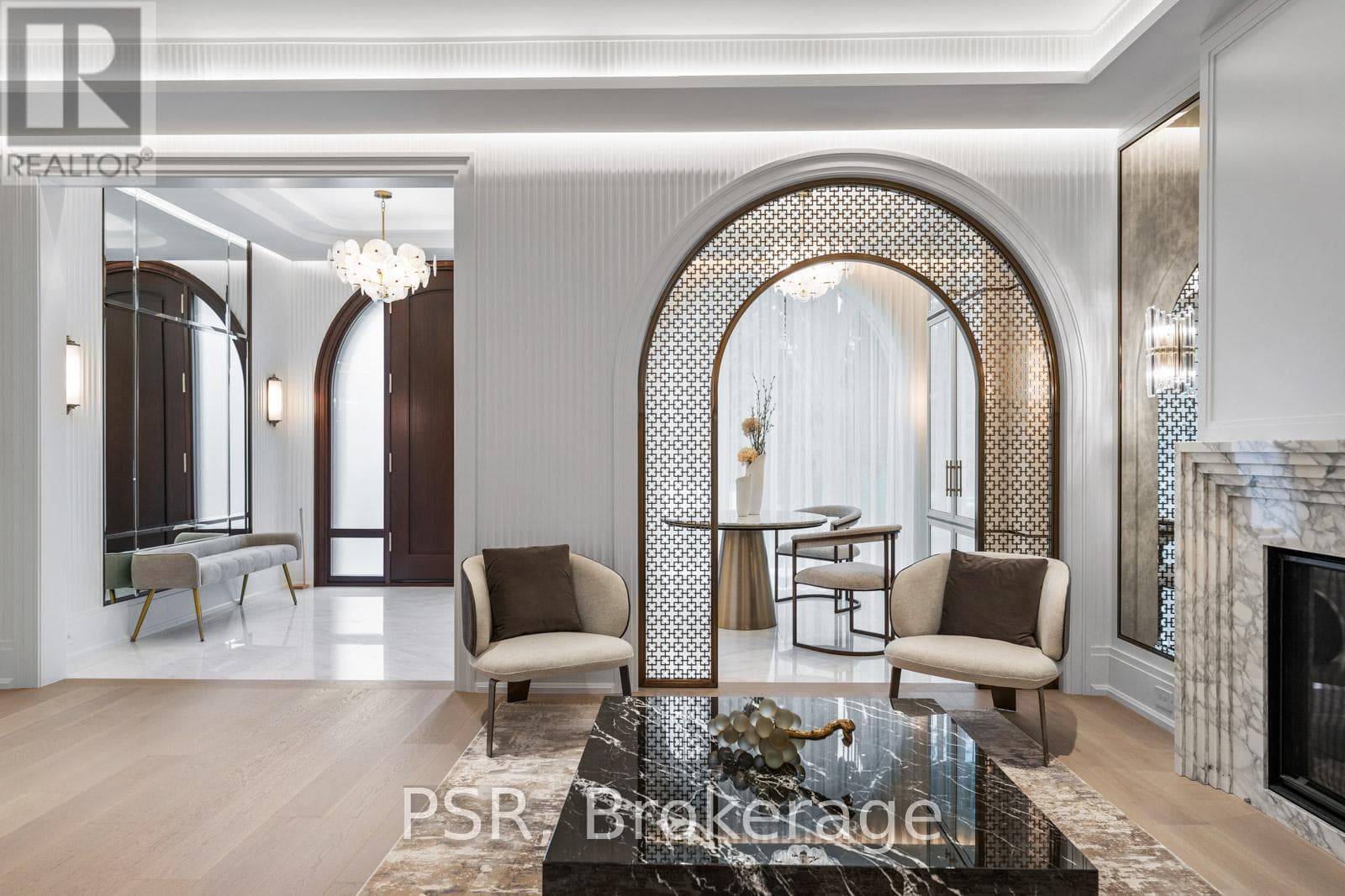 117 YONGE BOULEVARD, Toronto — photo 2