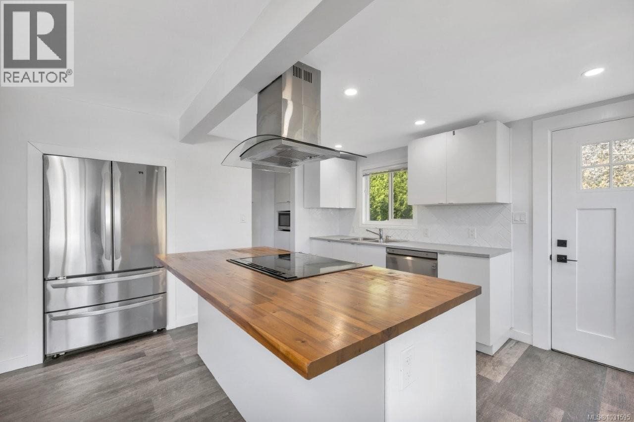 310 MOUNT BENSON STREET, Vancouver Island — photo 2