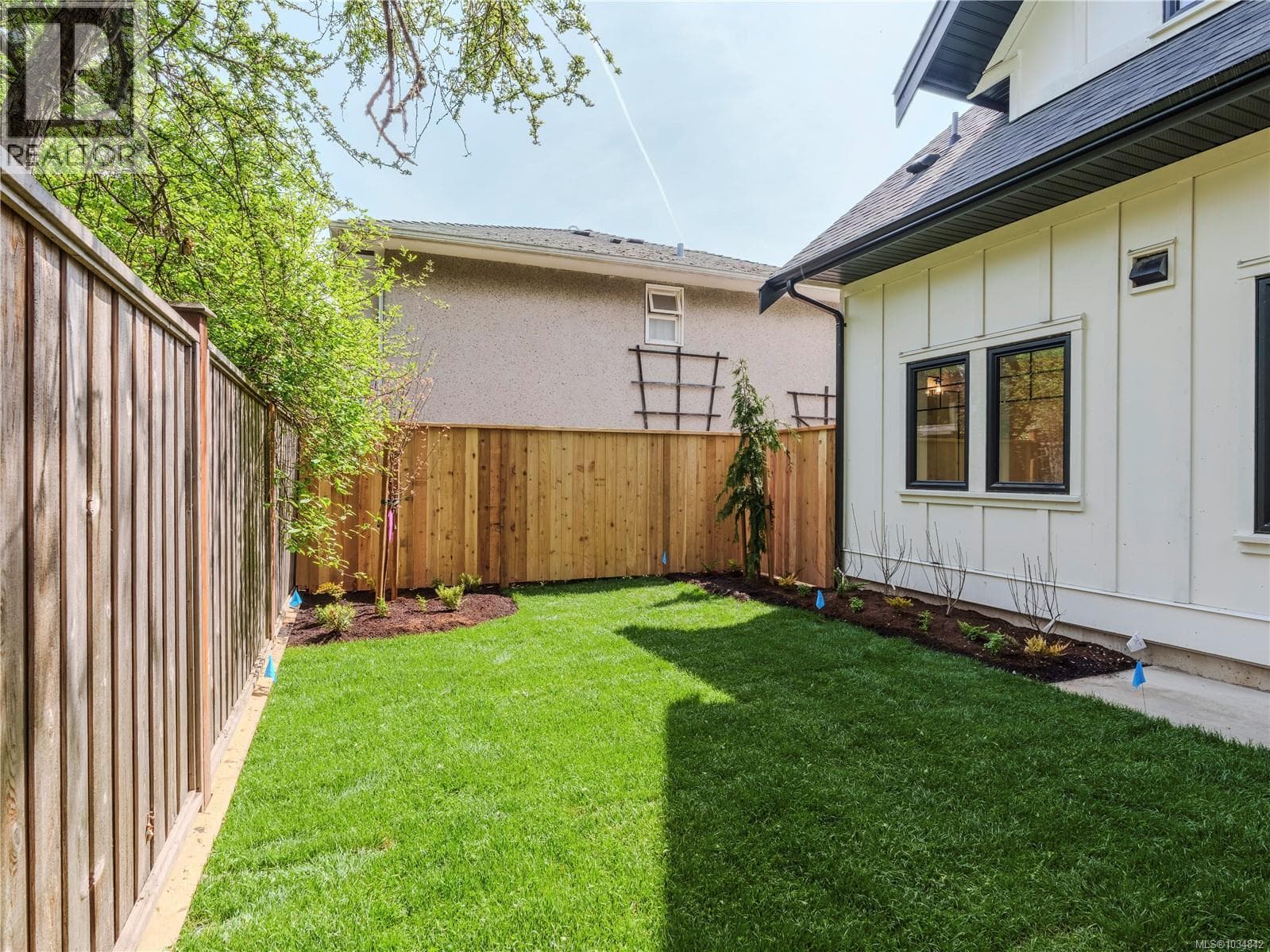 8 1830 Allenby St, Victoria — photo 2