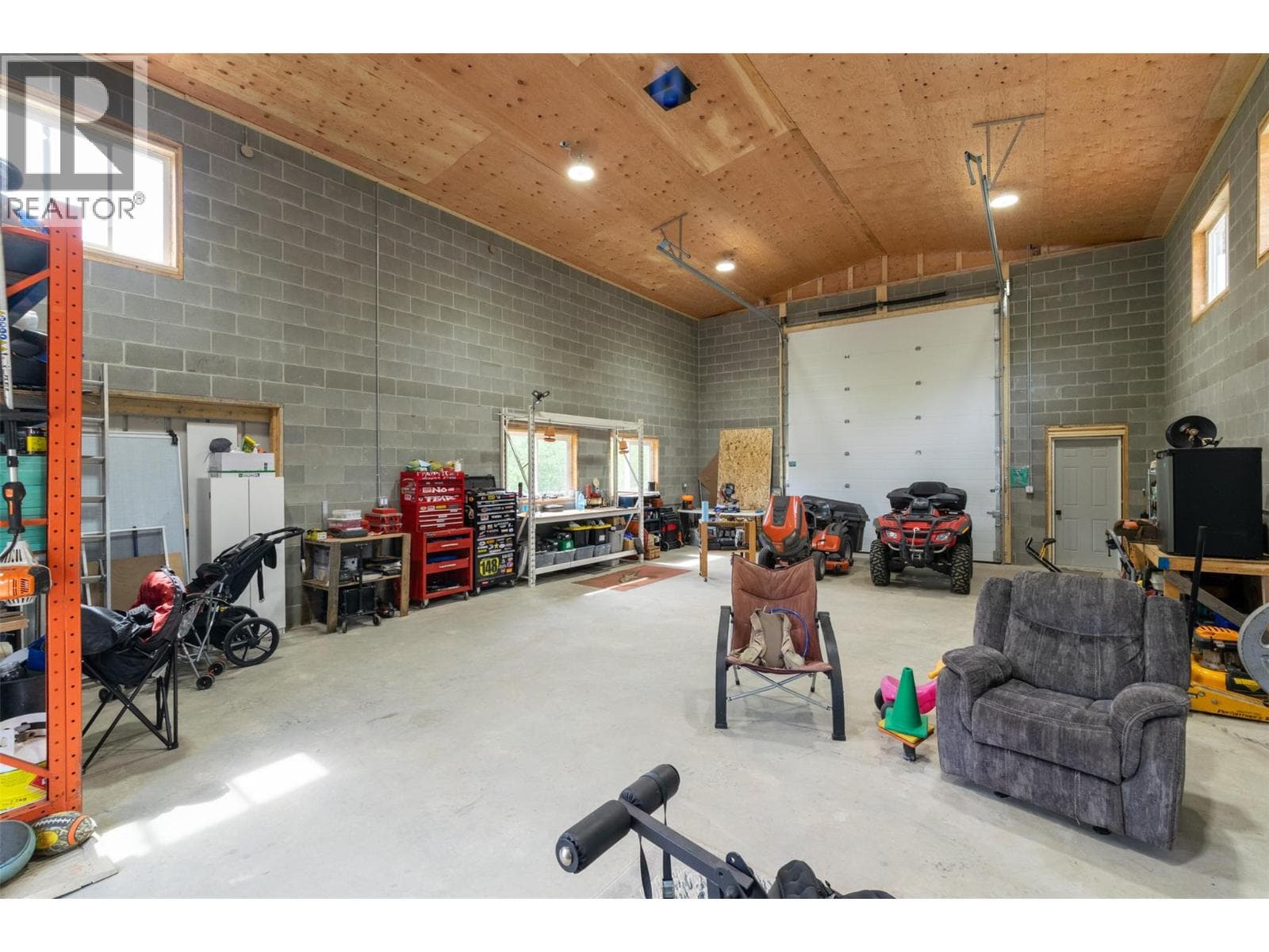 2904 Enderby Mabel Lake Road, Interior REALTORS® — photo 5
