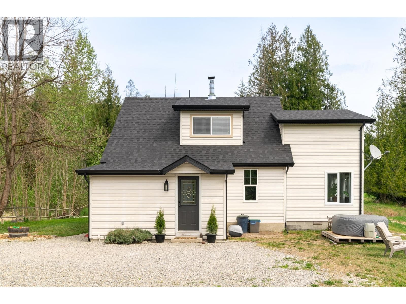 2904 Enderby Mabel Lake Road, Interior REALTORS® — photo 3