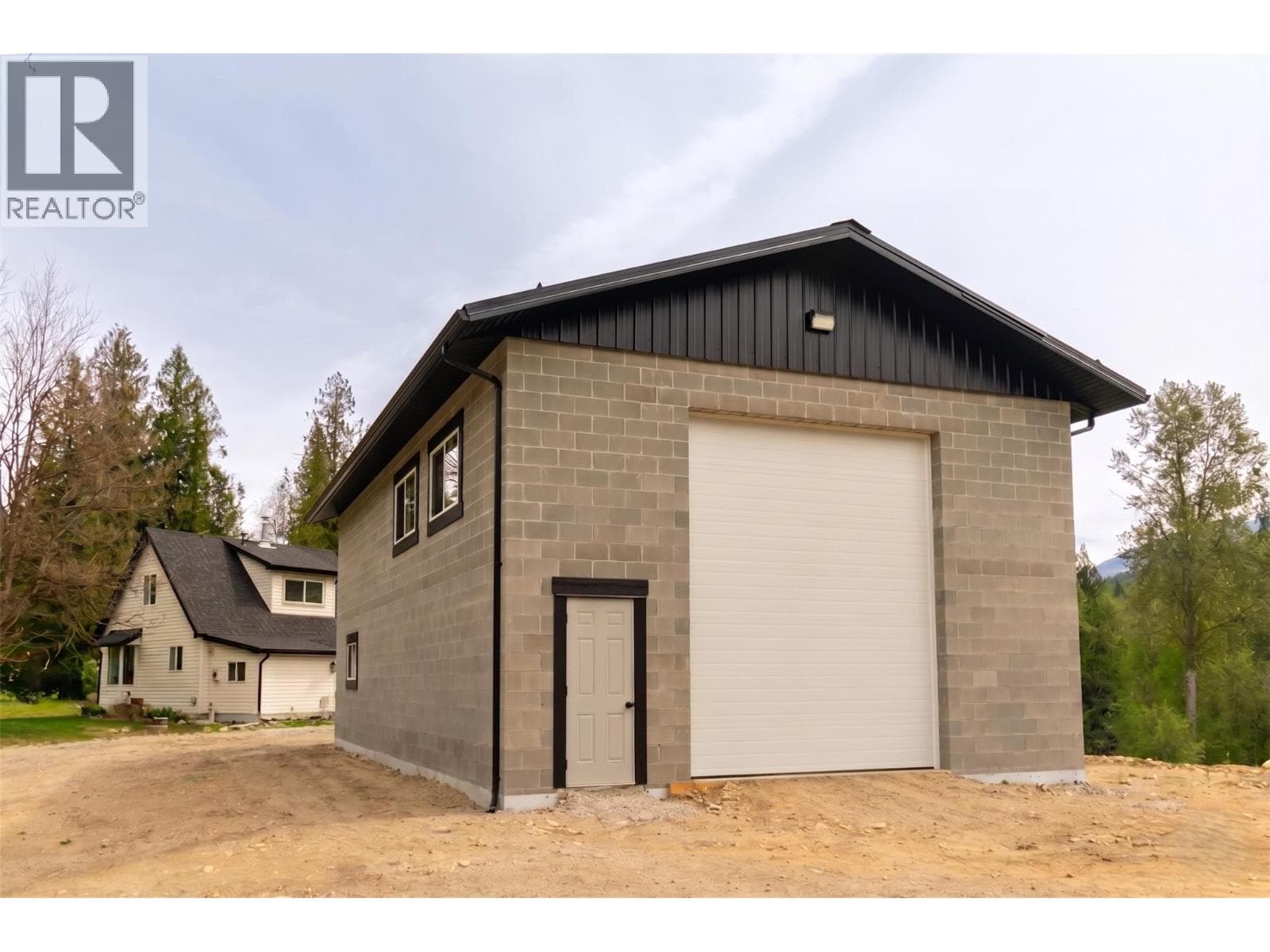 2904 Enderby Mabel Lake Road, Interior REALTORS® — photo 4
