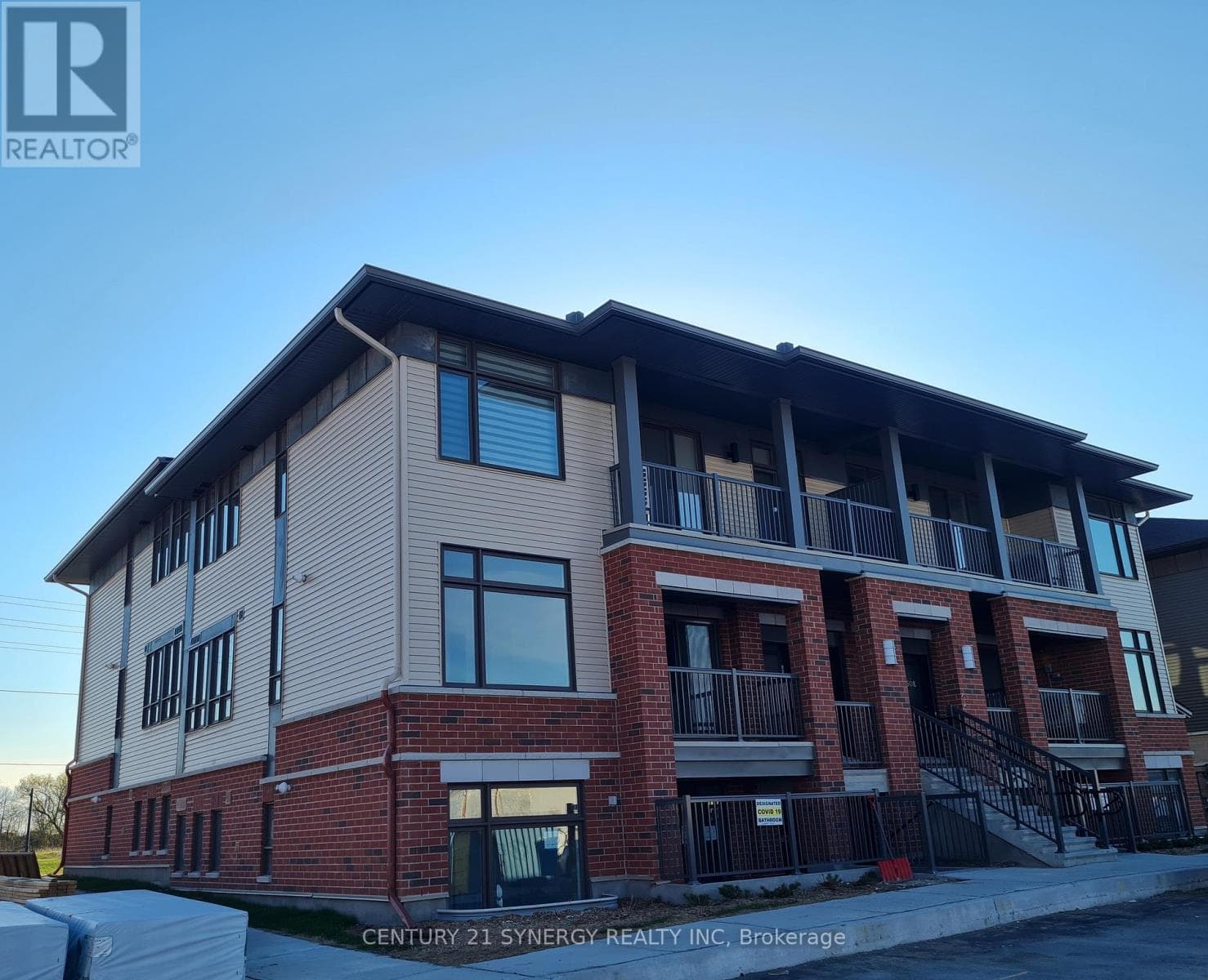 60 EAST JAGUAR PRIVATE, Ottawa