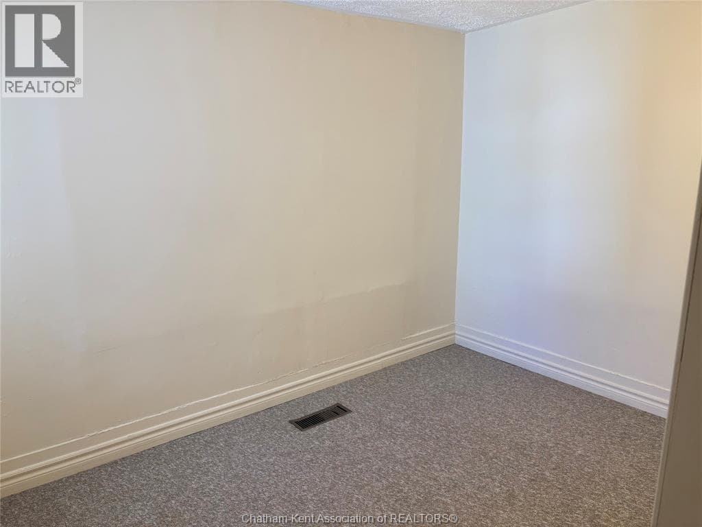 26 Charteris STREET, Chatham Kent — photo 5