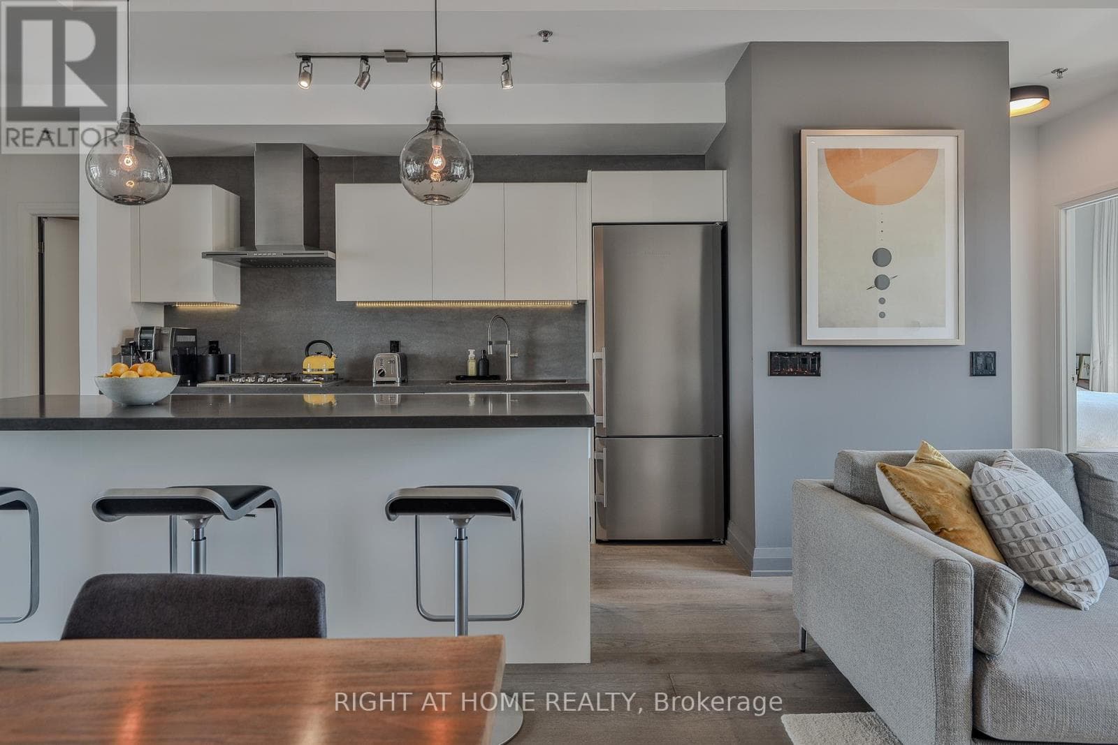 405 - 41 OSSINGTON AVENUE, Toronto