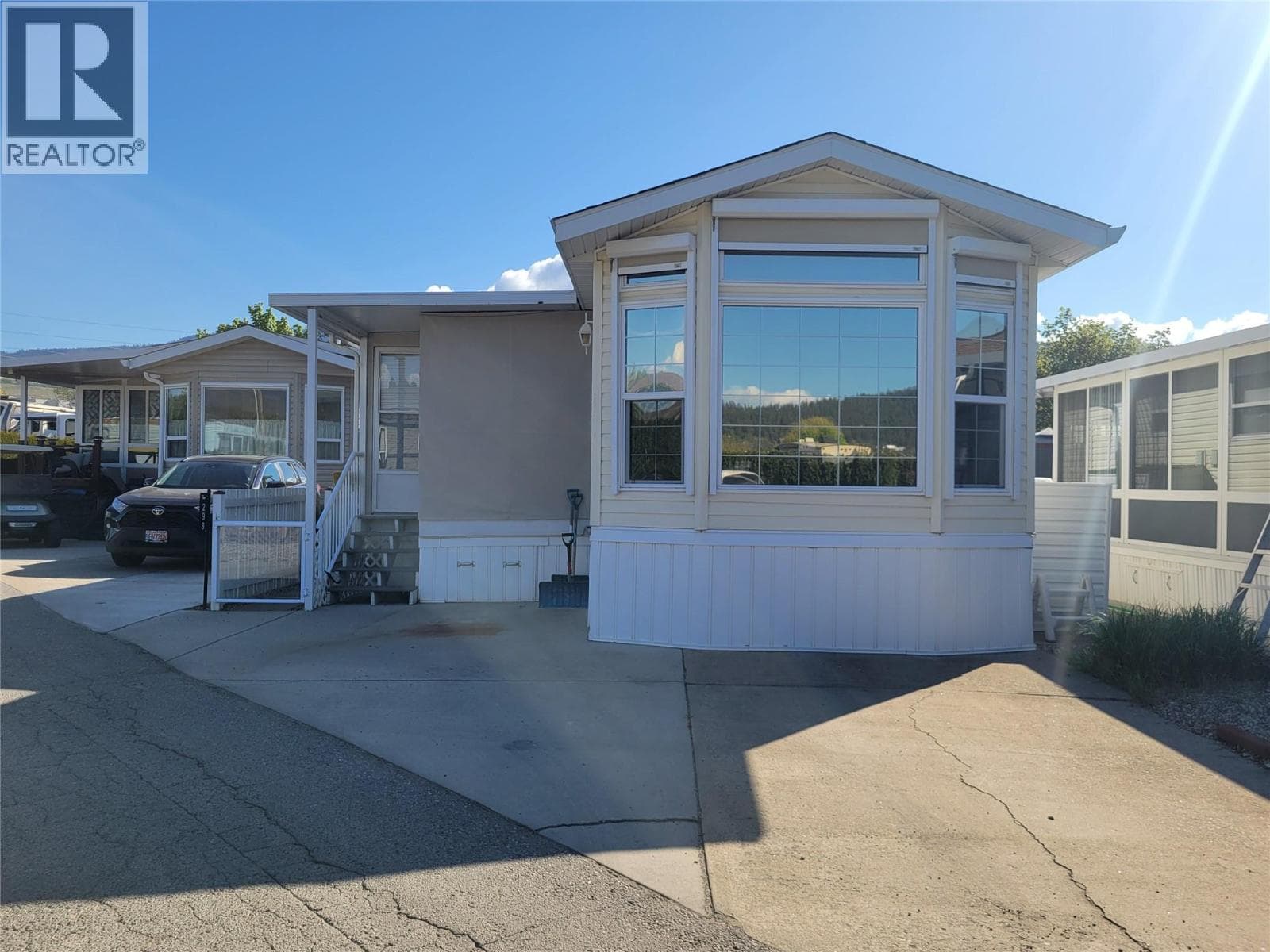 298 415 COMMONWEALTH ROAD, Interior REALTORS®