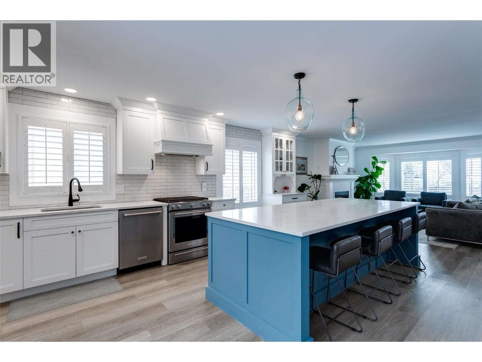 674 COOK ROAD, Interior REALTORS® — photo 5
