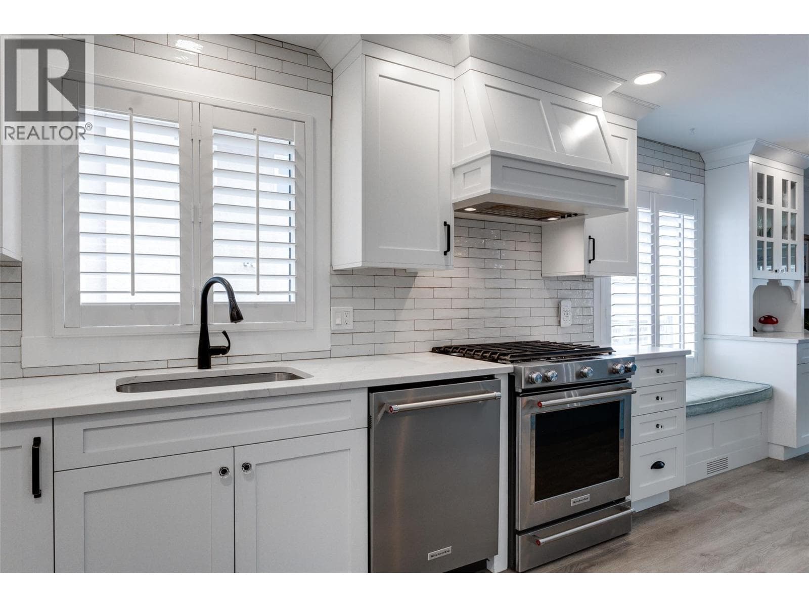 674 COOK ROAD, Interior REALTORS® — photo 2