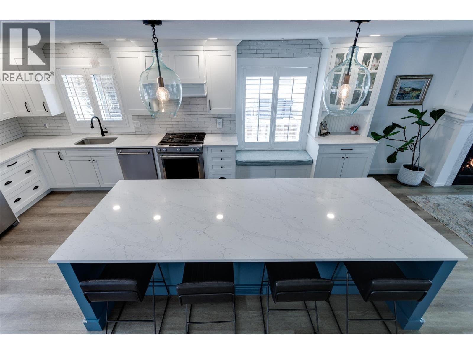 674 COOK ROAD, Interior REALTORS® — photo 3