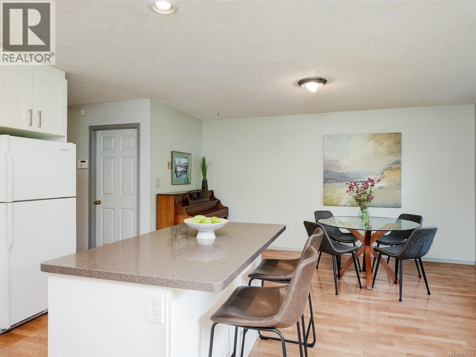4905 ALAMIDA CRESCENT, Victoria — photo 3