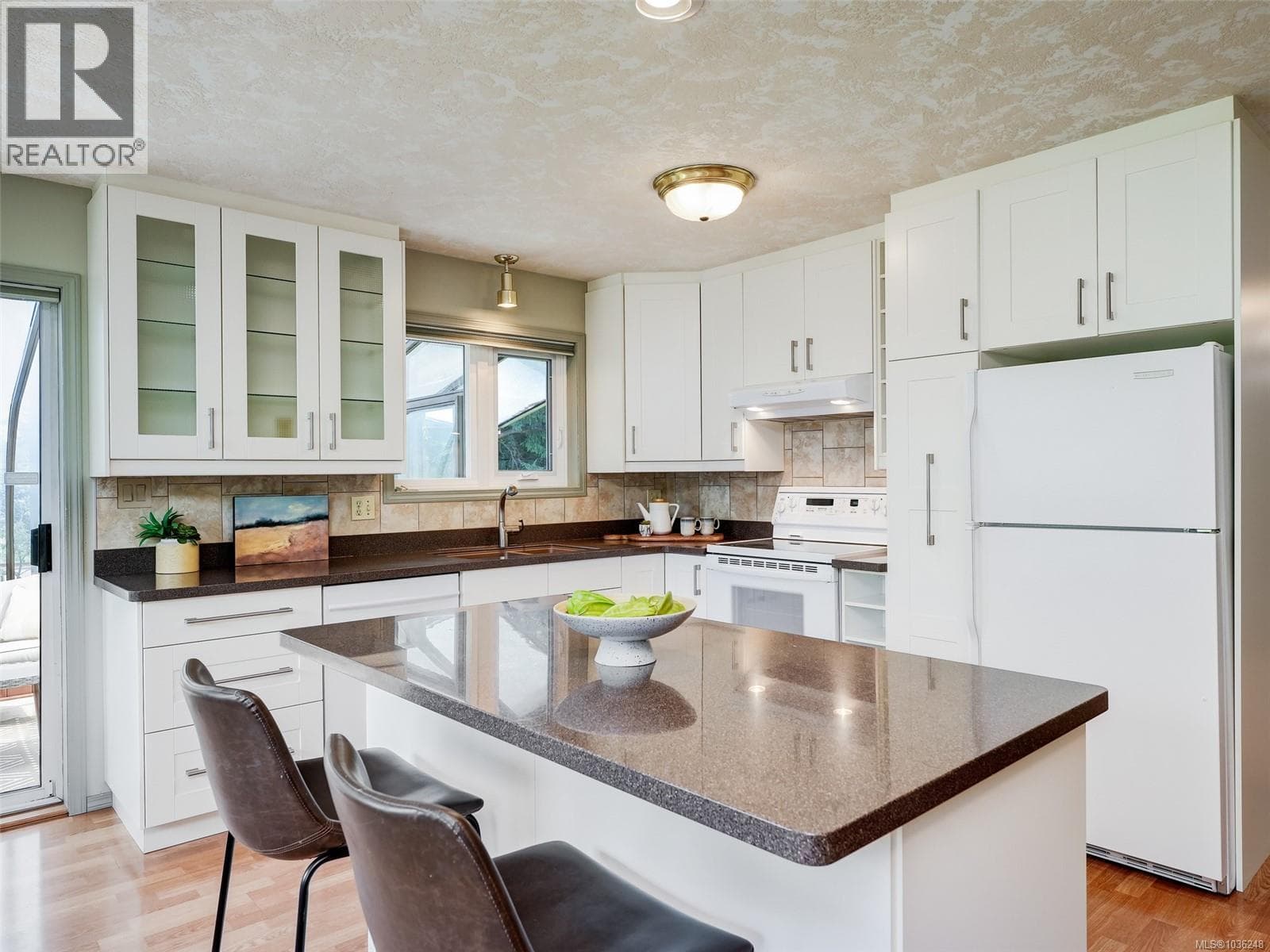 4905 ALAMIDA CRESCENT, Victoria — photo 2