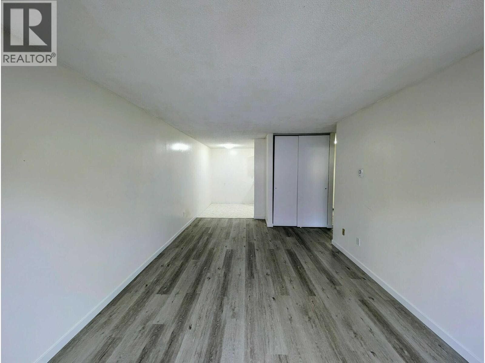 280 Alder Drive Unit# 103, Interior REALTORS® — photo 5