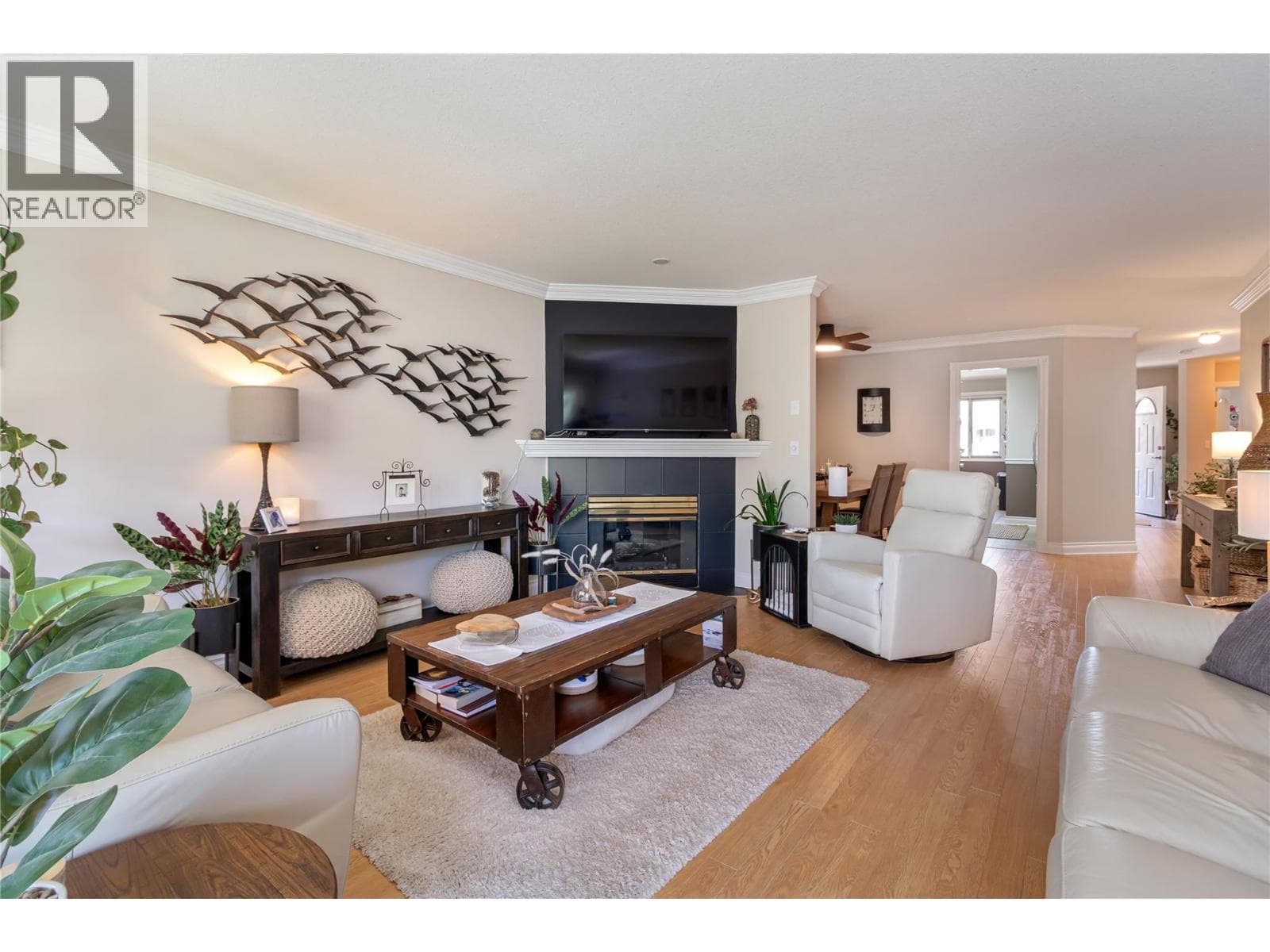 3 1886 PARKVIEW CRESCENT, Interior REALTORS® — photo 5