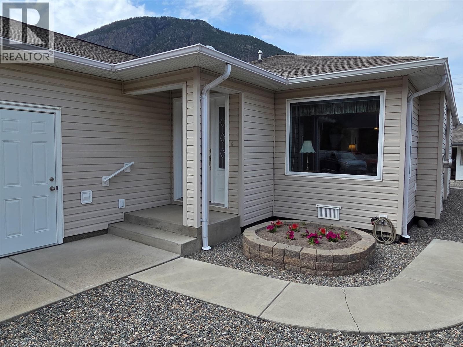 304 9th Avenue, Interior REALTORS® — photo 2