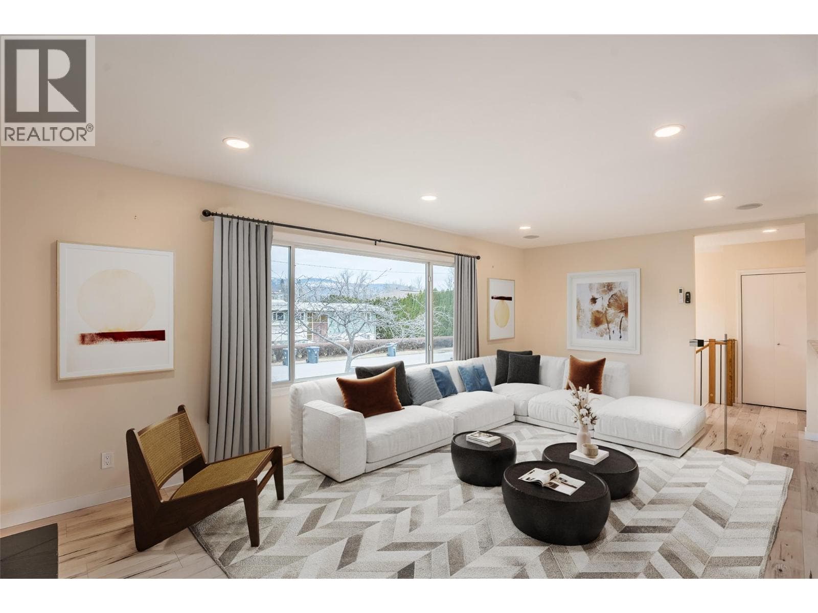 5010 CROIL AVENUE, Interior REALTORS® — photo 3