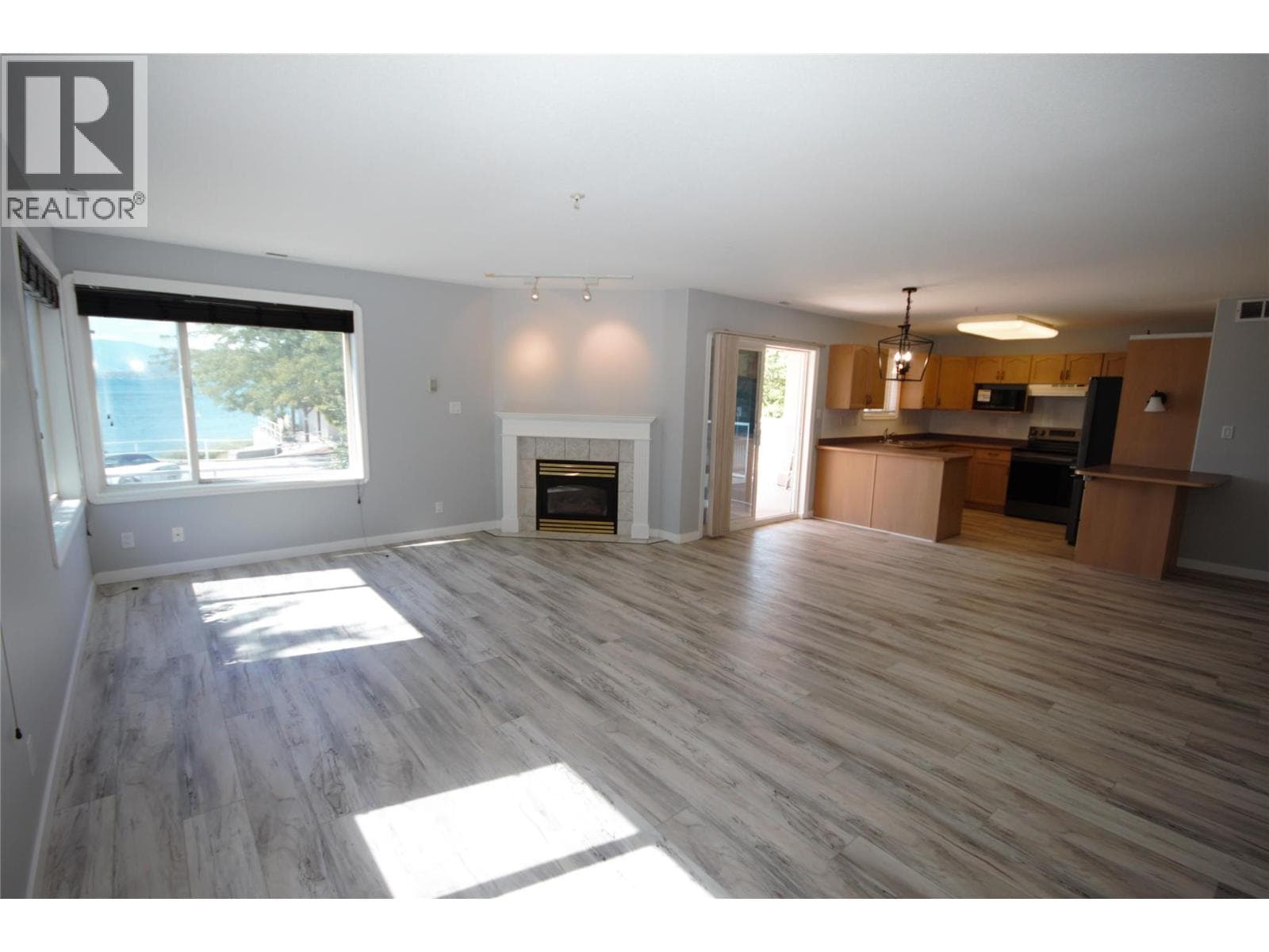 6805 COTTONWOOD DRIVE UNIT 100, Interior REALTORS® — photo 4